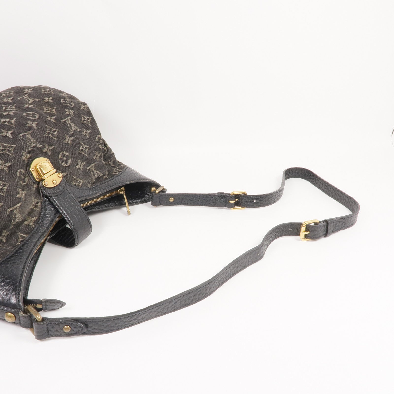 LOUIS VUITTON Monogram Denim Slightly金扣肩背袋