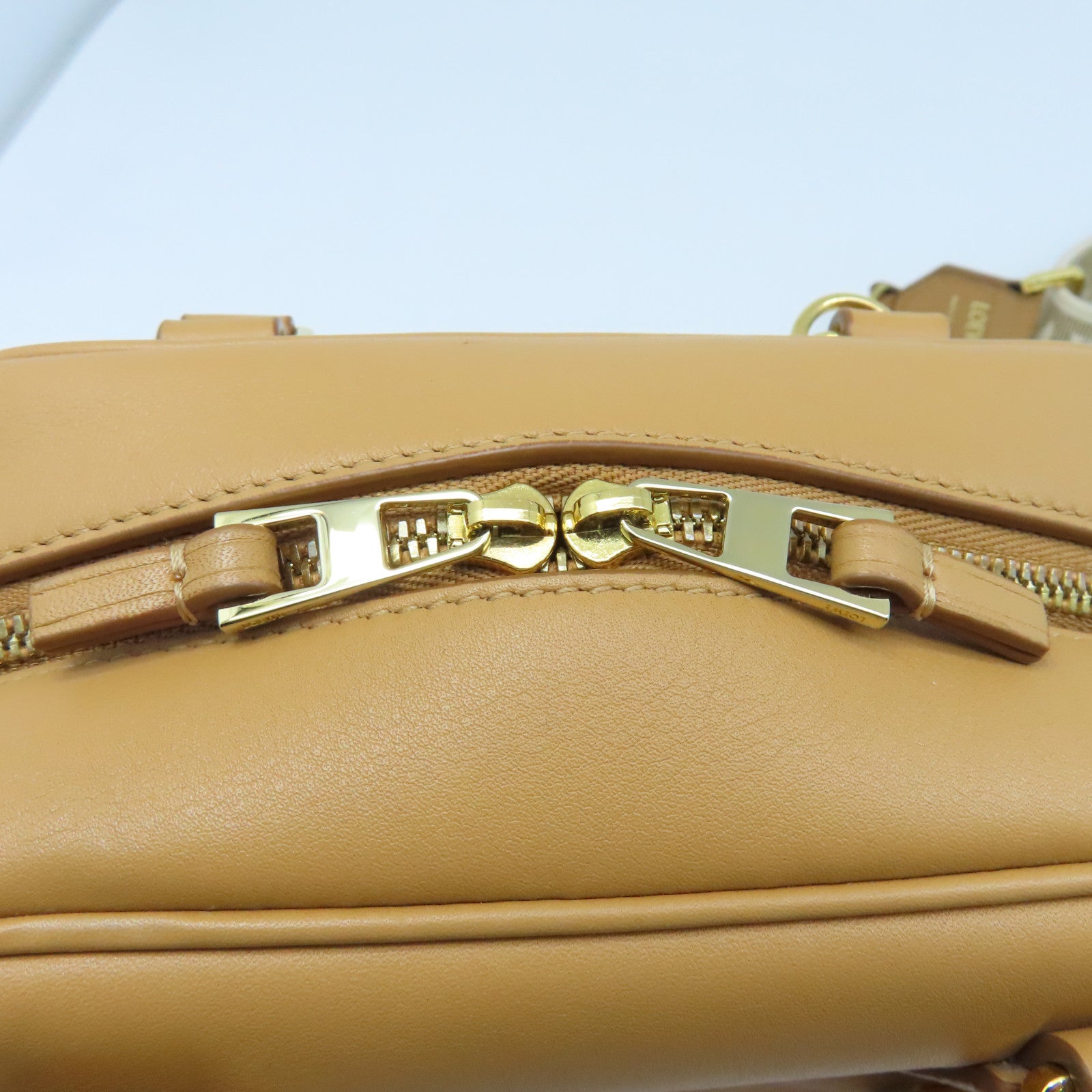 LOEWE 【激減優惠】牛皮皮革Amazona金扣手挽肩背兩用袋杏色
