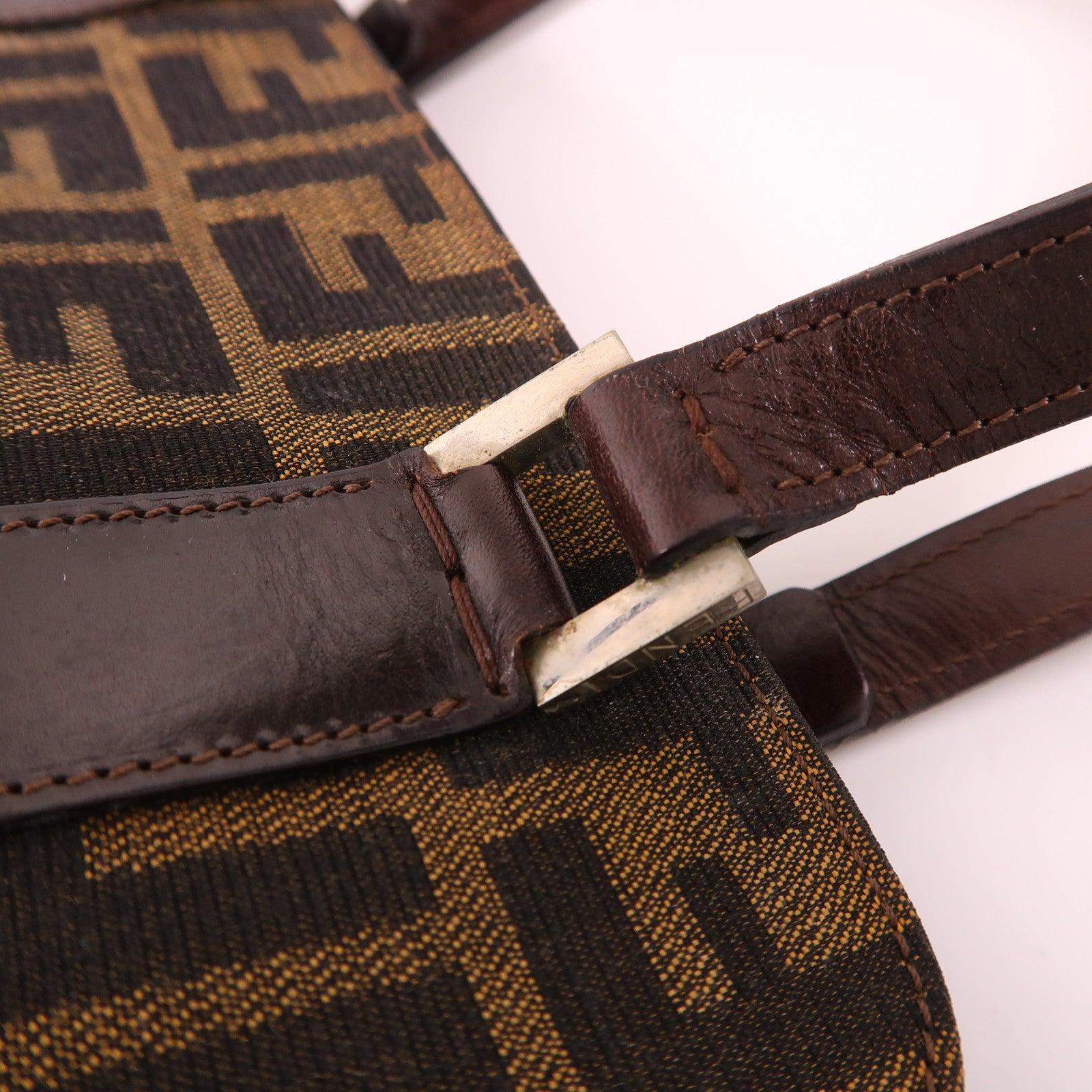 FENDI 帆布Hand Bag銀扣手挽袋