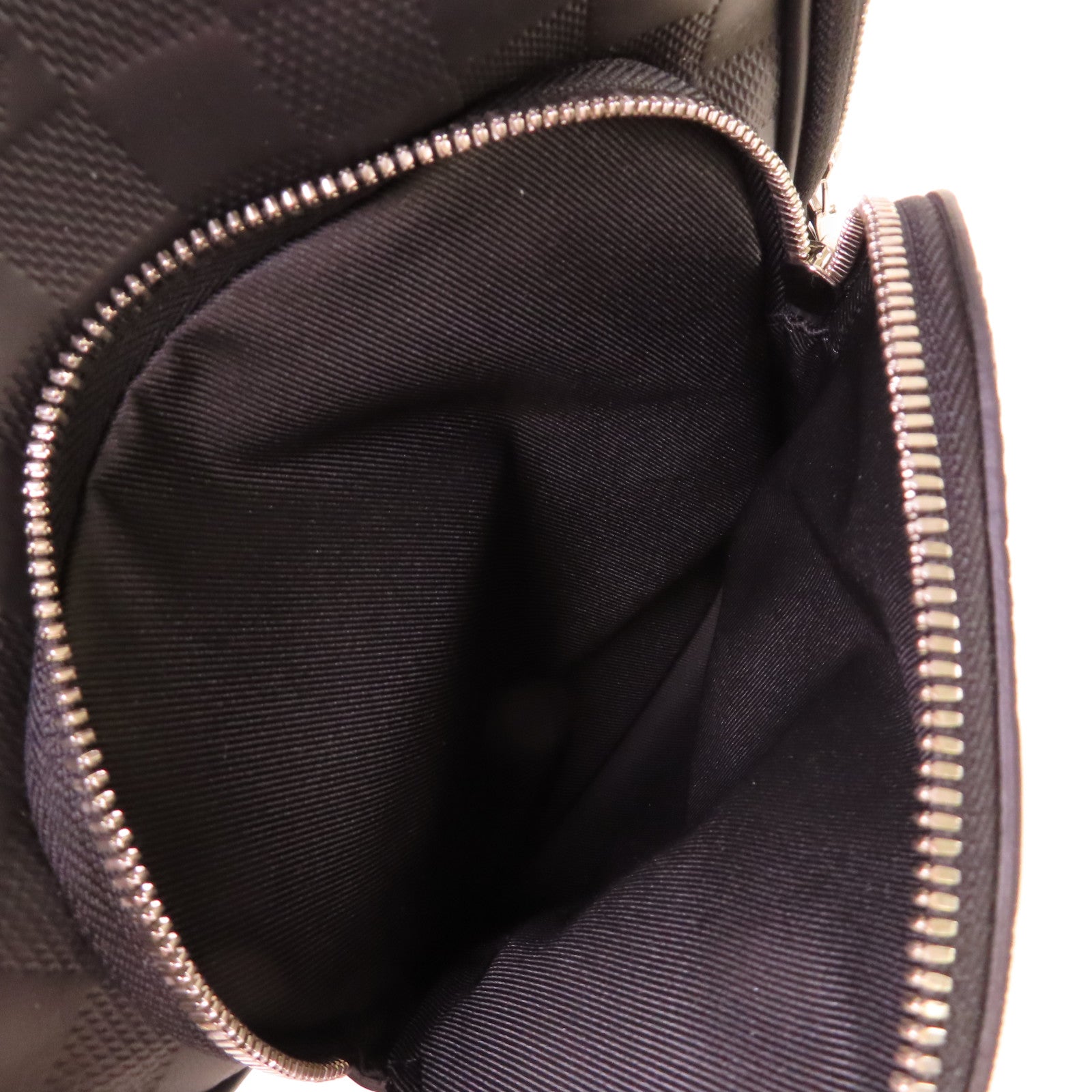 LOUIS VUITTON Damier Infini Avenue Slingbag銀扣肩背袋黑色