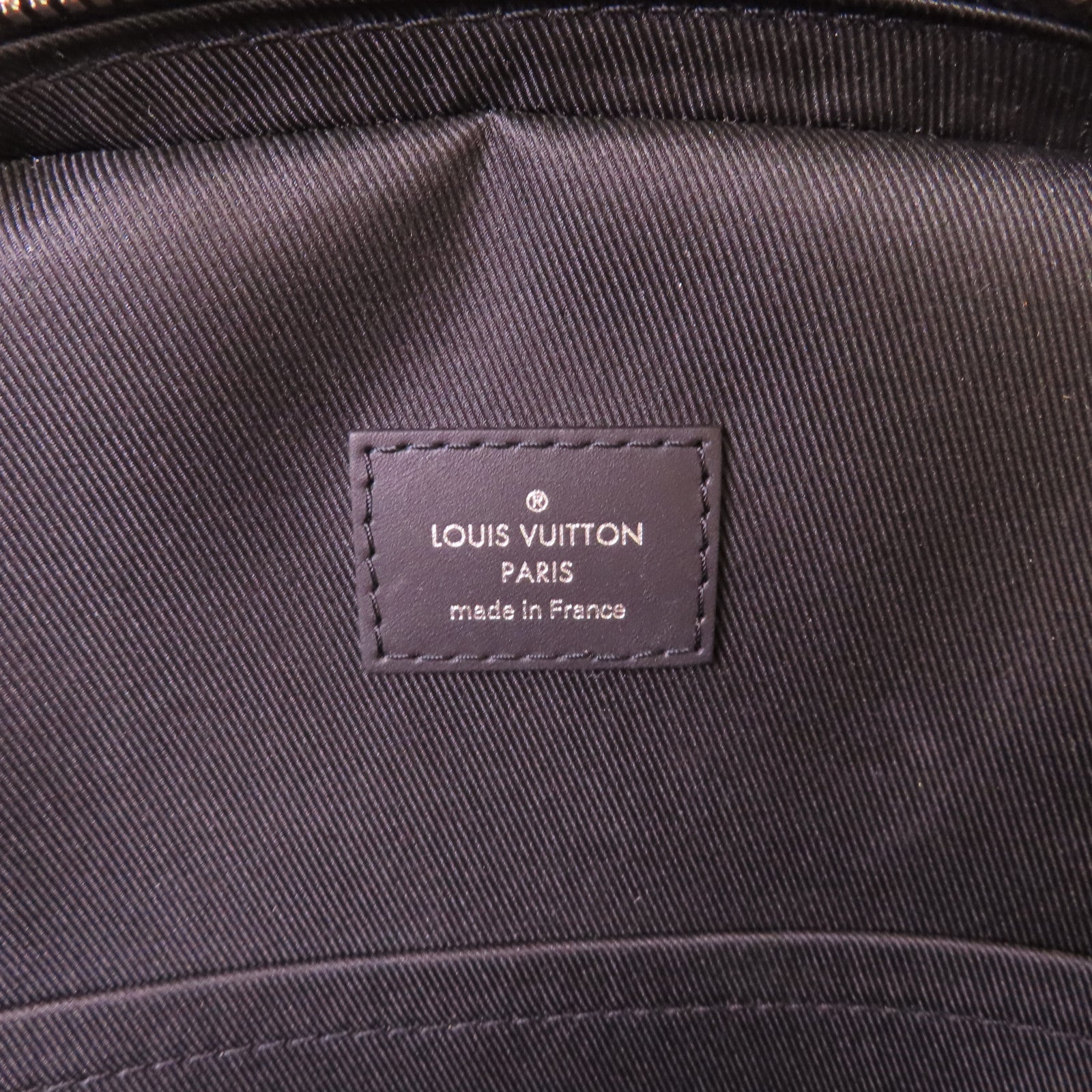 LOUIS VUITTON Damier Infini Avenue Slingbag銀扣肩背袋黑色