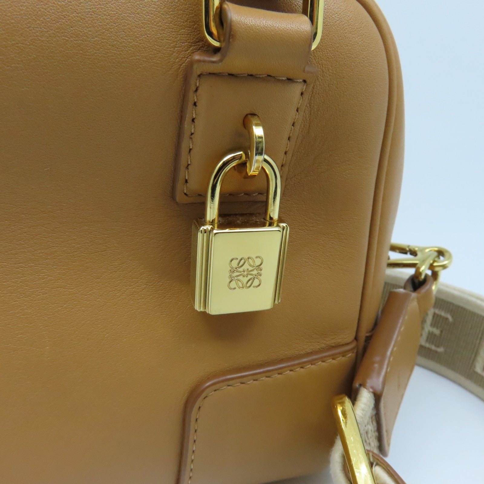LOEWE 【激減優惠】牛皮皮革Amazona金扣手挽肩背兩用袋杏色
