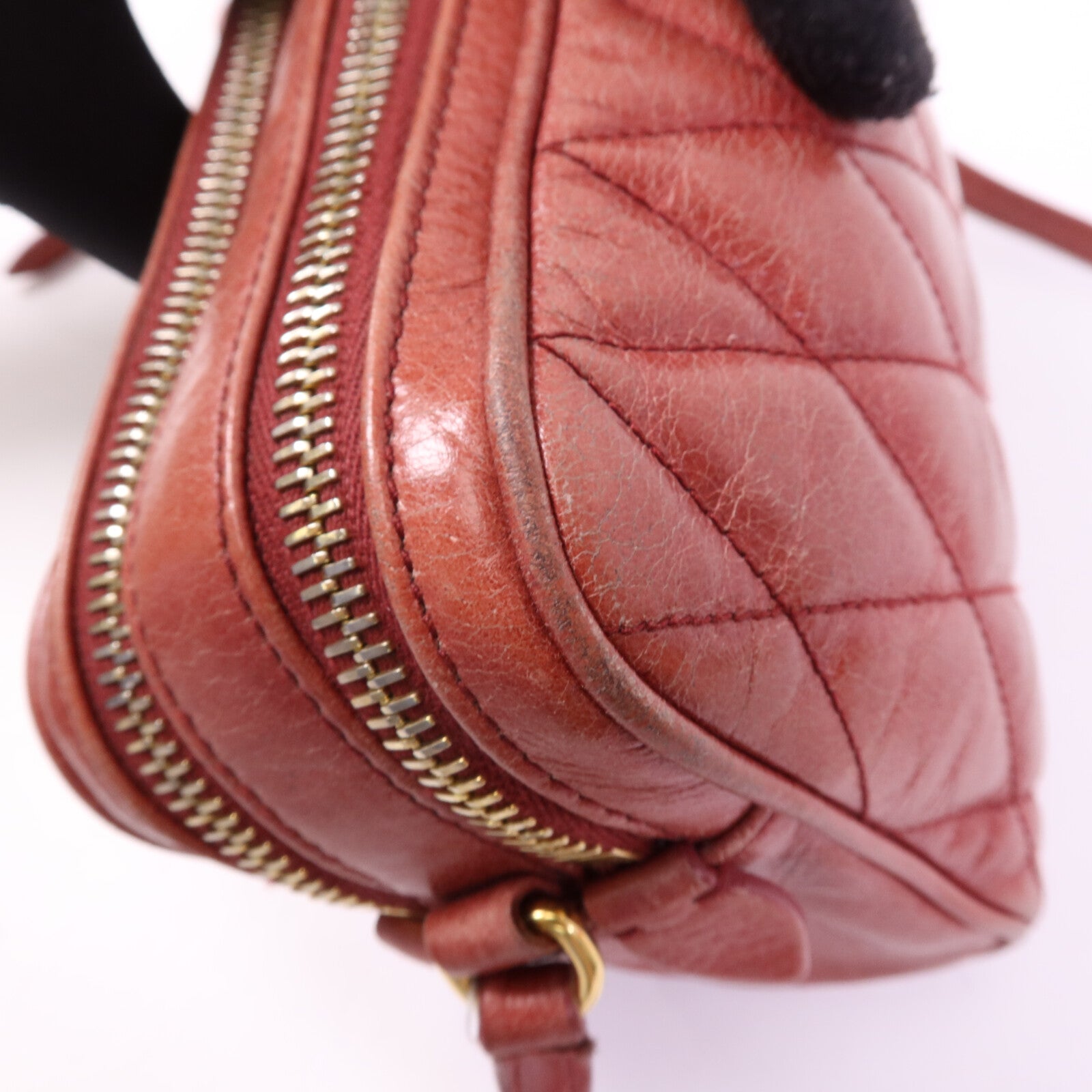 Miu Miu 牛皮皮革Camera Bag金扣肩背袋