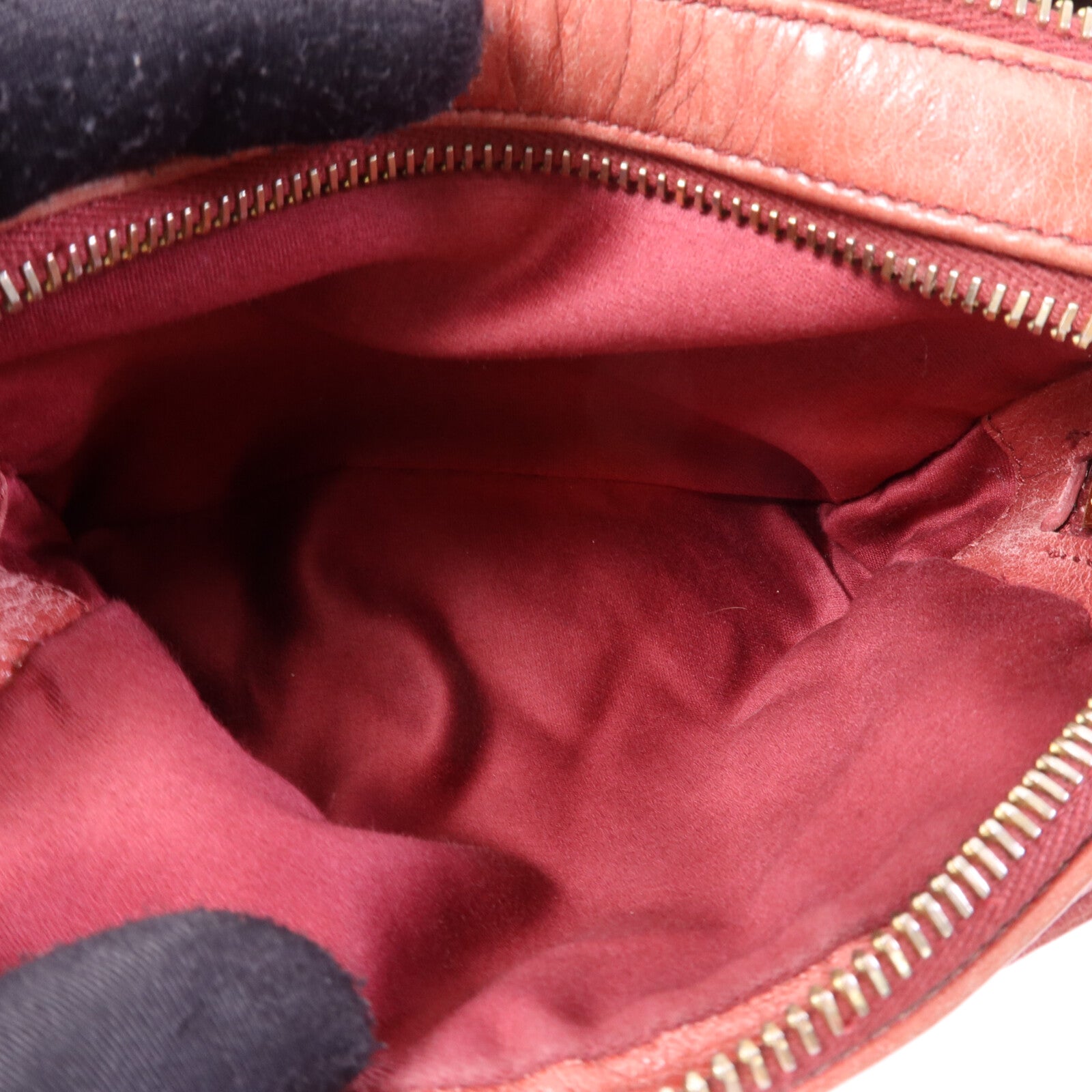 Miu Miu 牛皮皮革Camera Bag金扣肩背袋
