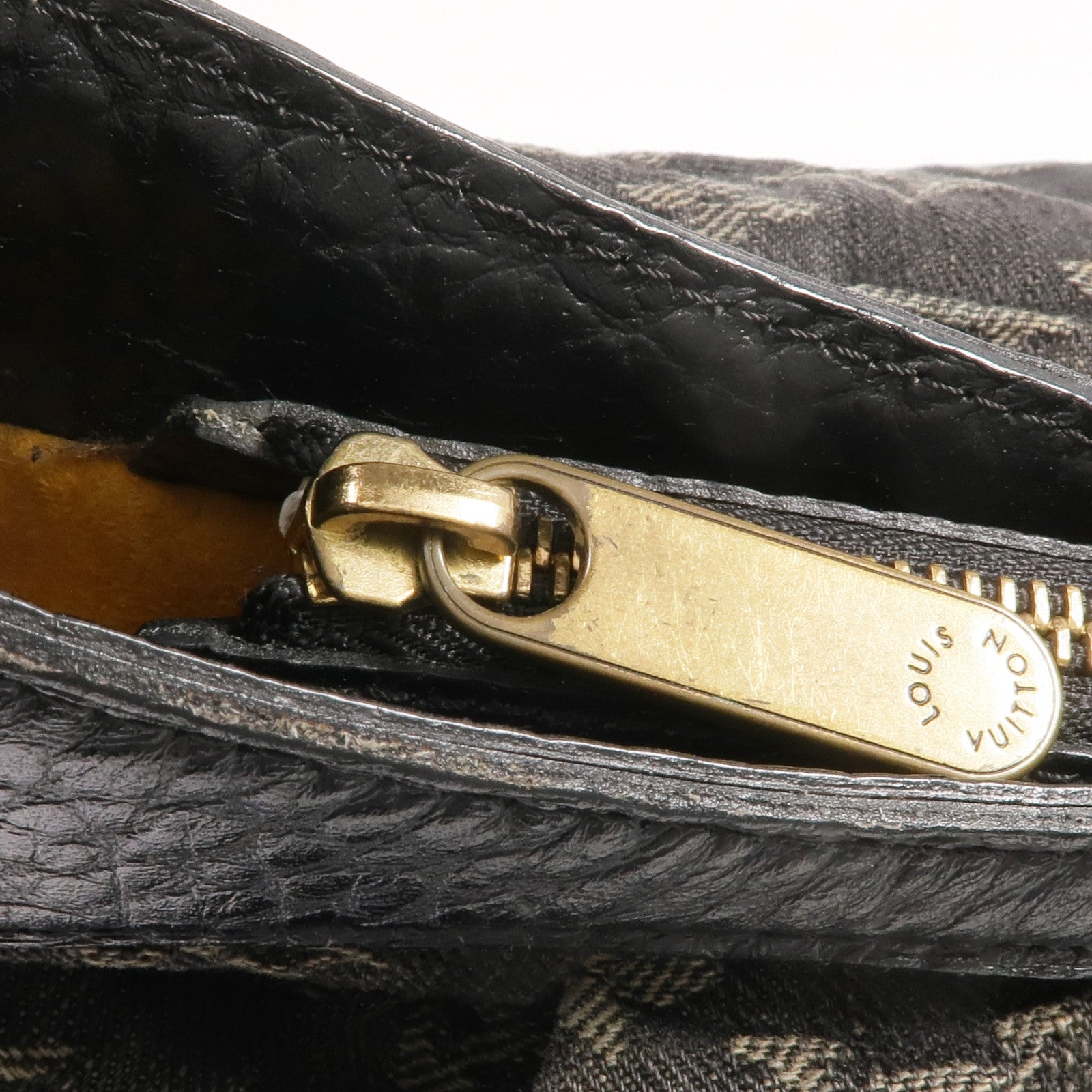 LOUIS VUITTON Monogram Denim Slightly金扣肩背袋