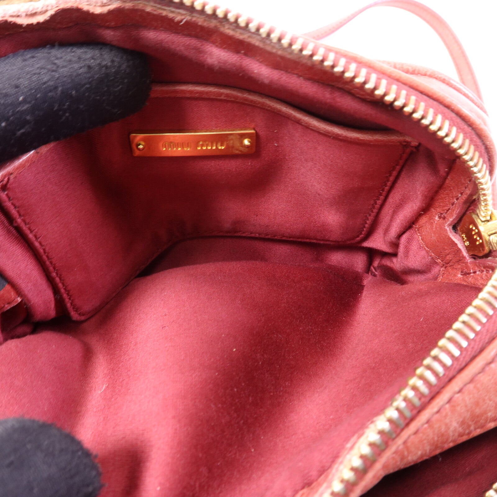 Miu Miu 牛皮皮革Camera Bag金扣肩背袋