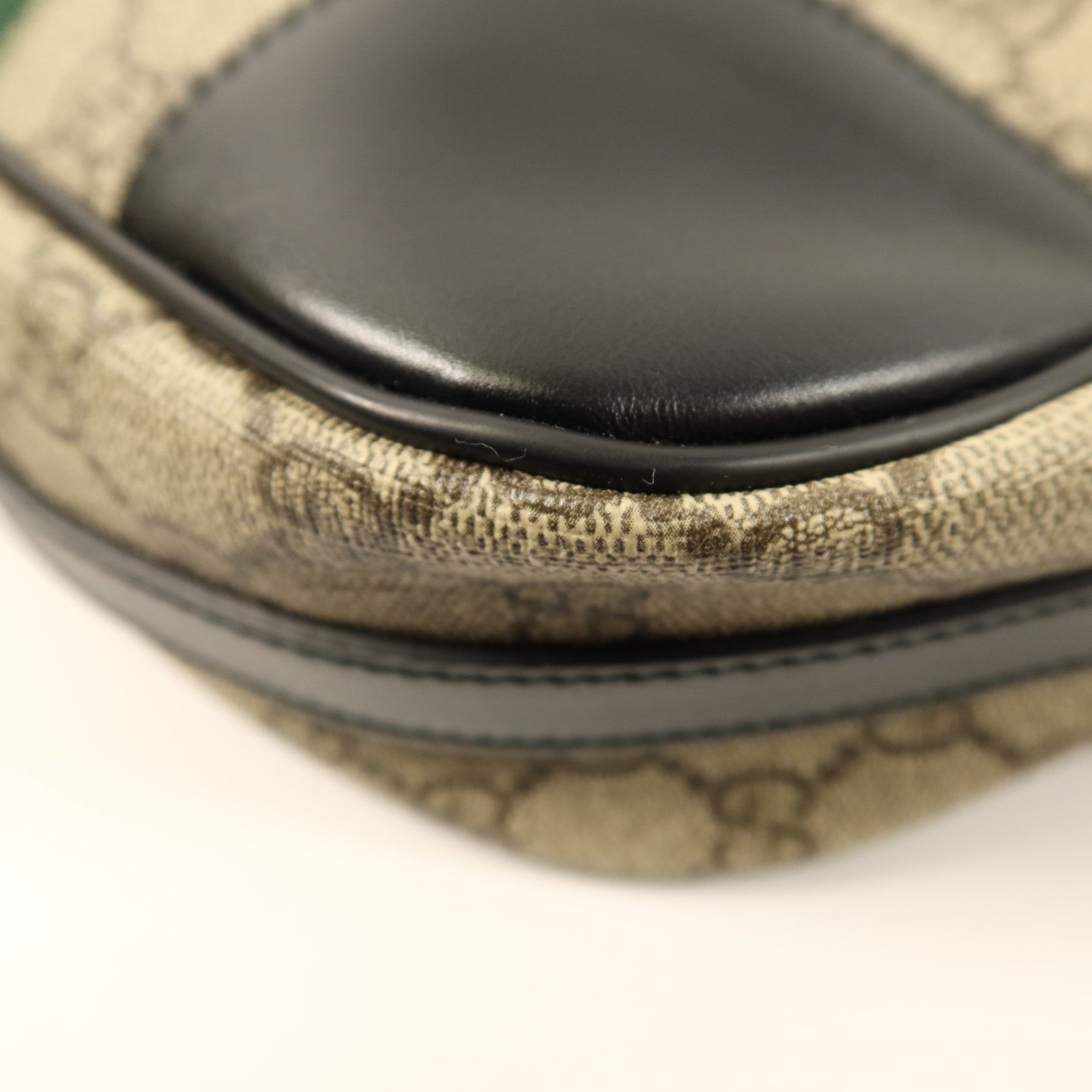 GUCCI 塗層帆布Messenger Bag銀扣肩背袋