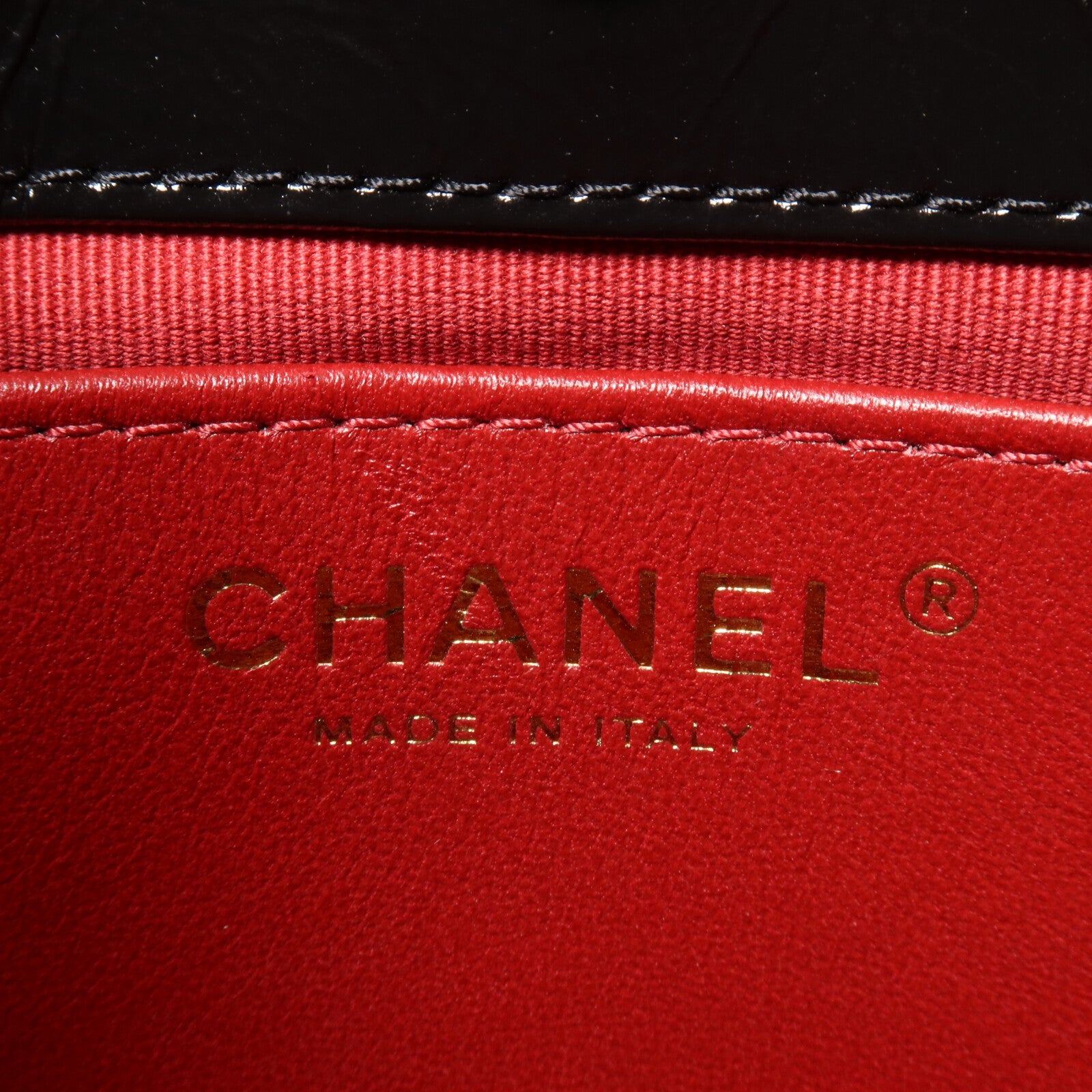 CHANEL 牛皮皮革Wavy CC Hobo Bag Small鏈帶肩背袋