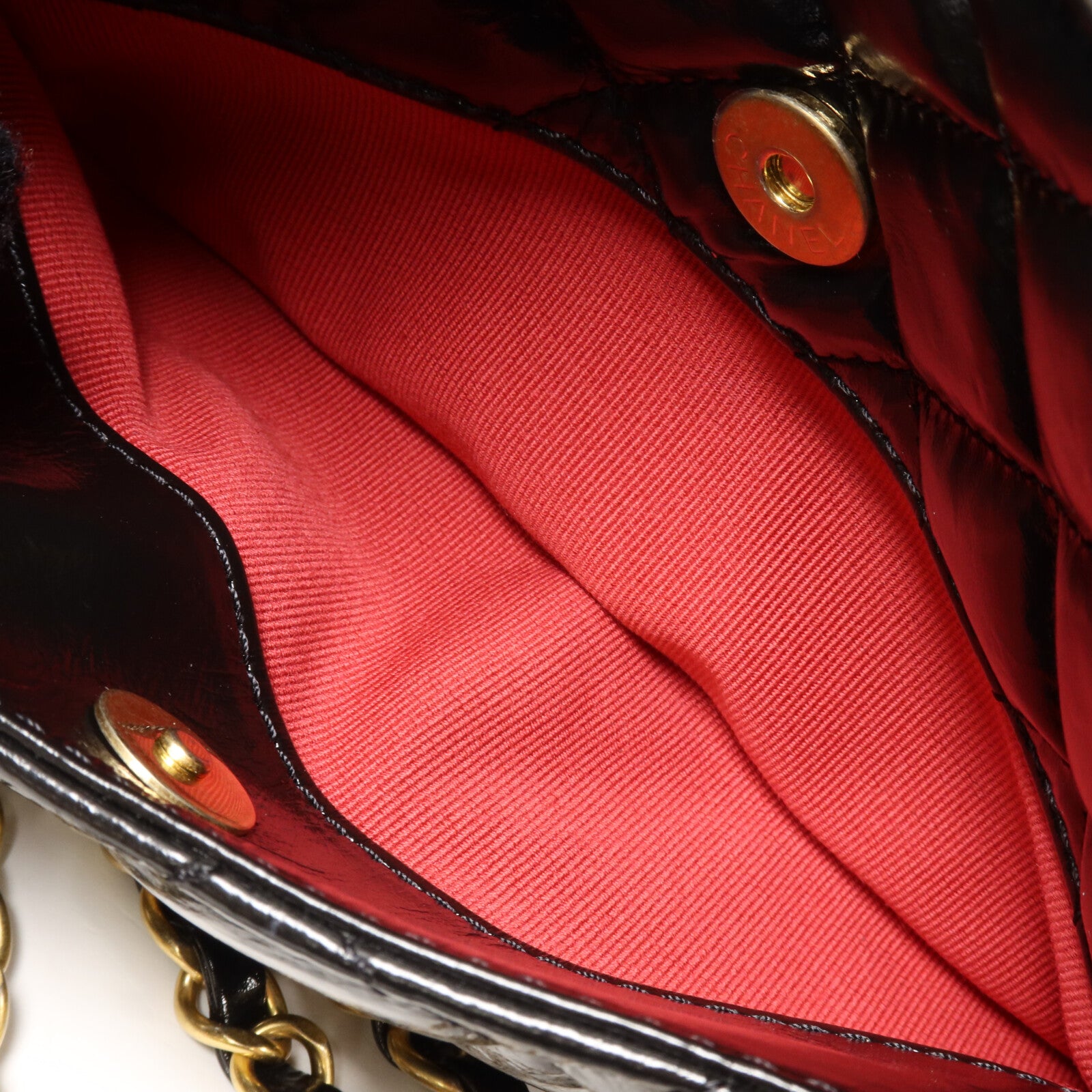CHANEL 牛皮皮革Wavy CC Hobo Bag Small鏈帶肩背袋