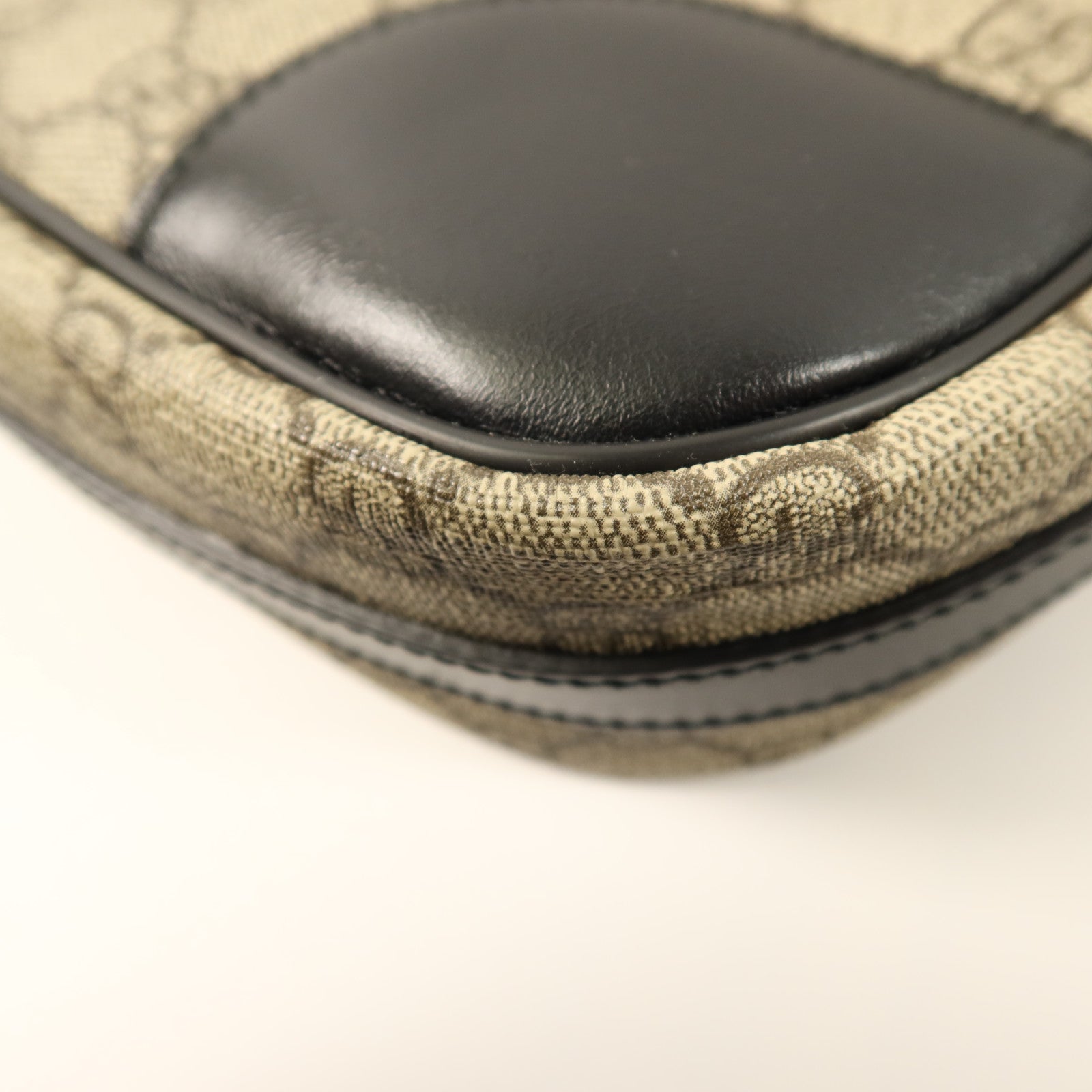 GUCCI 塗層帆布Messenger Bag銀扣肩背袋