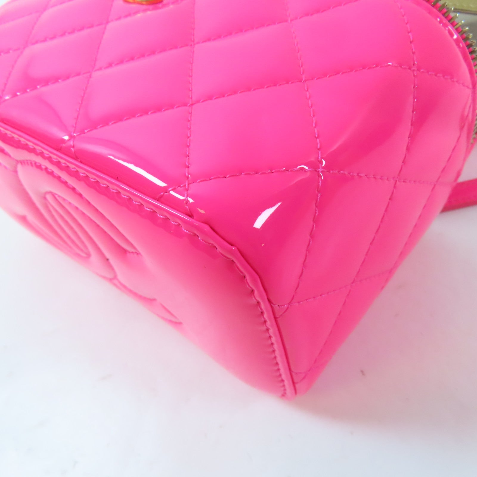 CHANEL 菱格漆皮皮革Vanity Case With Gold Ball金扣鏈帶肩背袋粉色