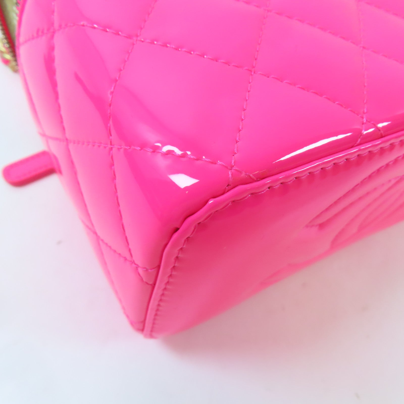 CHANEL 菱格漆皮皮革Vanity Case With Gold Ball金扣鏈帶肩背袋粉色