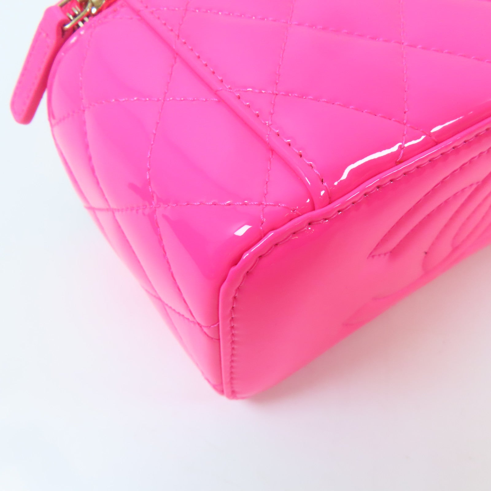 CHANEL 菱格漆皮皮革Vanity Case With Gold Ball金扣鏈帶肩背袋粉色
