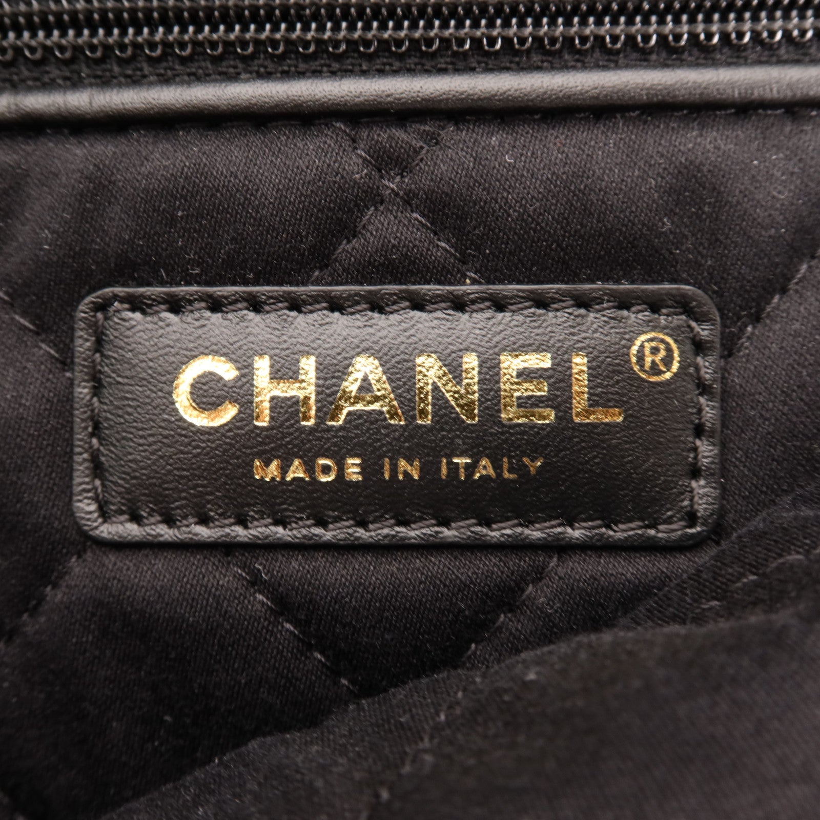 CHANEL 牛皮皮革Chanel 22 Medium金扣鏈帶肩背袋