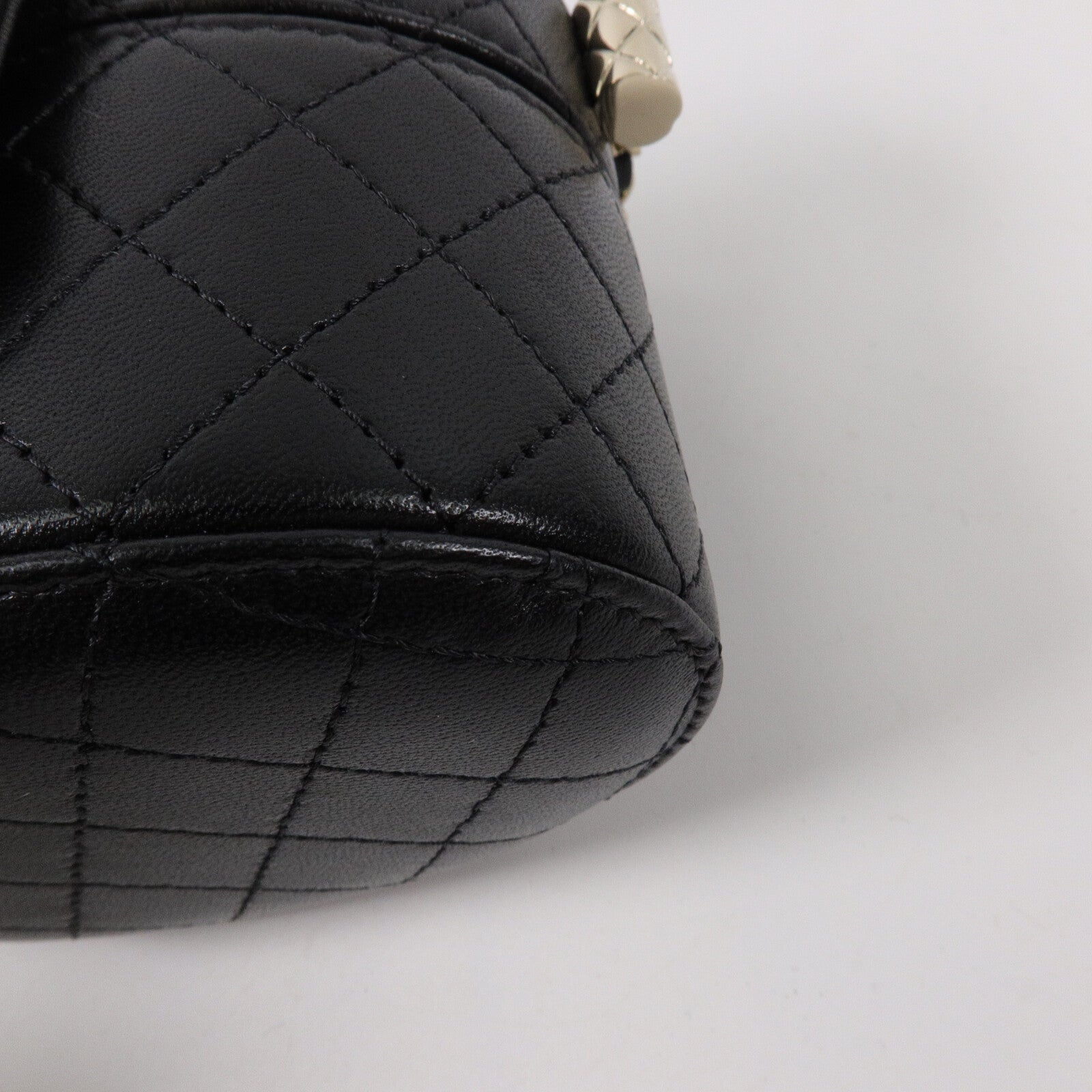CHANEL 牛皮皮革Vanity Case鏈帶肩背袋
