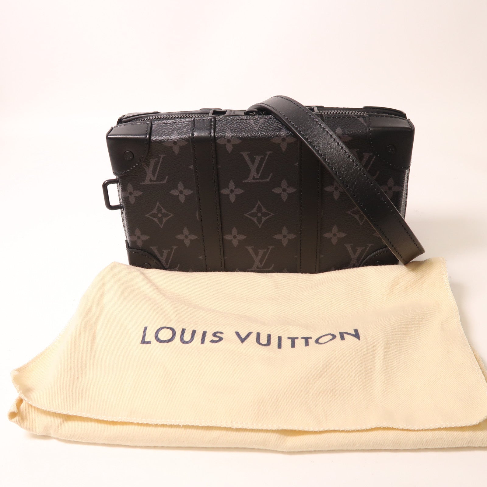 LOUIS VUITTON Monogram Eclipse Soft Trunk Wallet肩背袋