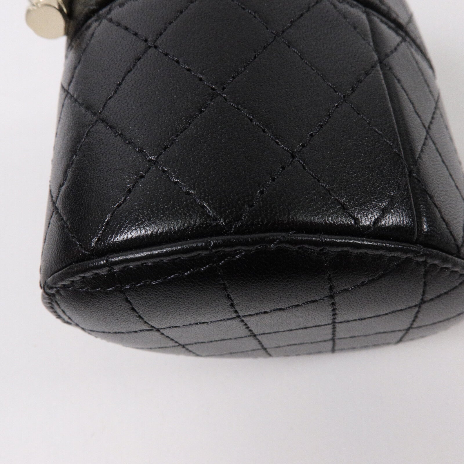 CHANEL 牛皮皮革Vanity Case鏈帶肩背袋