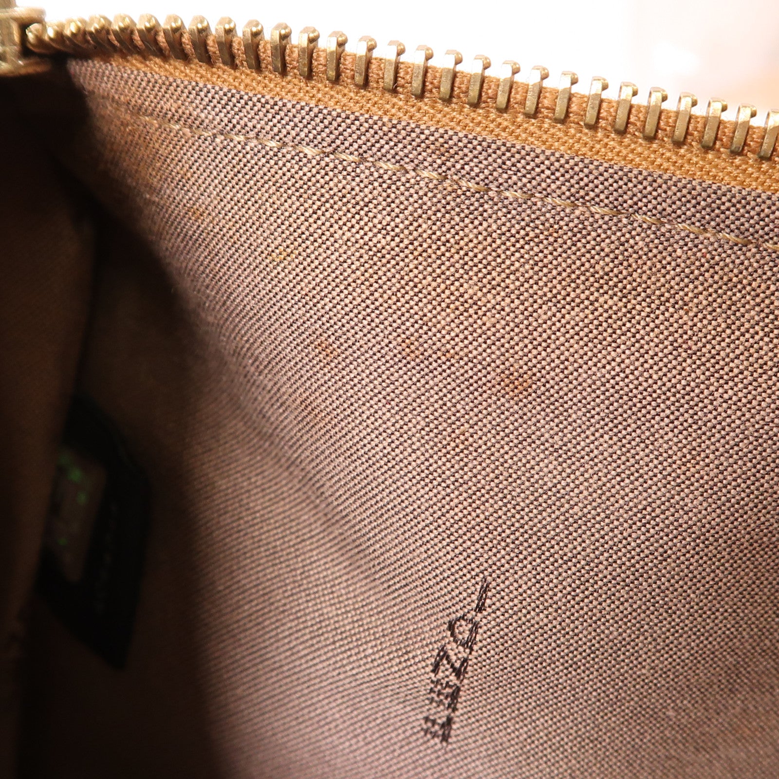 FENDI 帆布Hand Bag金扣手挽袋