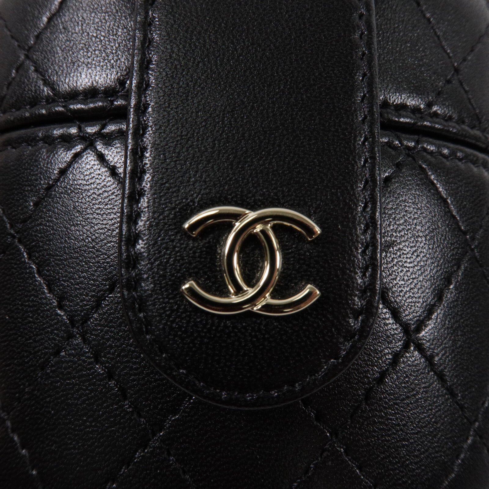 CHANEL 牛皮皮革Vanity Case鏈帶肩背袋
