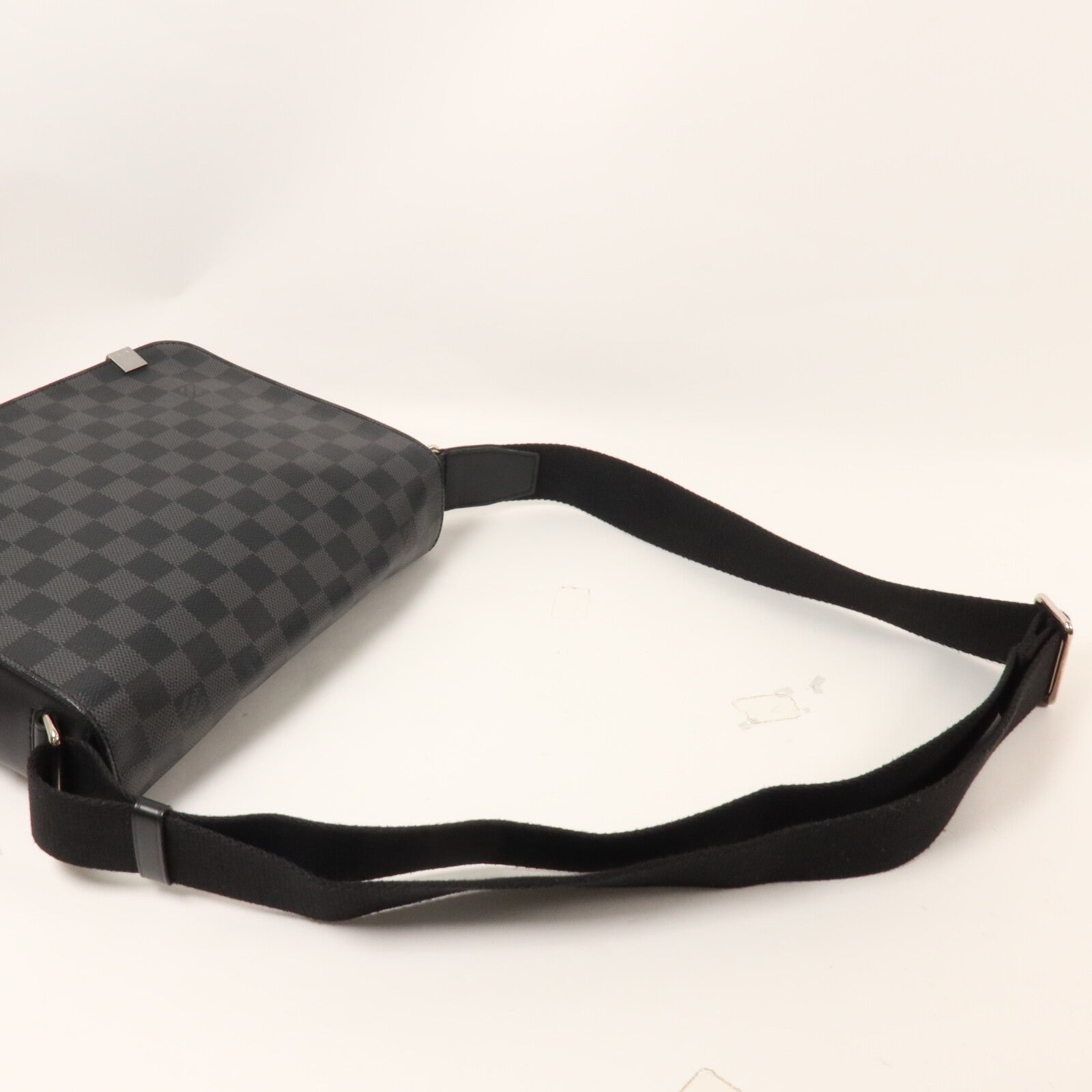 LOUIS VUITTON Damier Graphite Distrist PM肩背袋