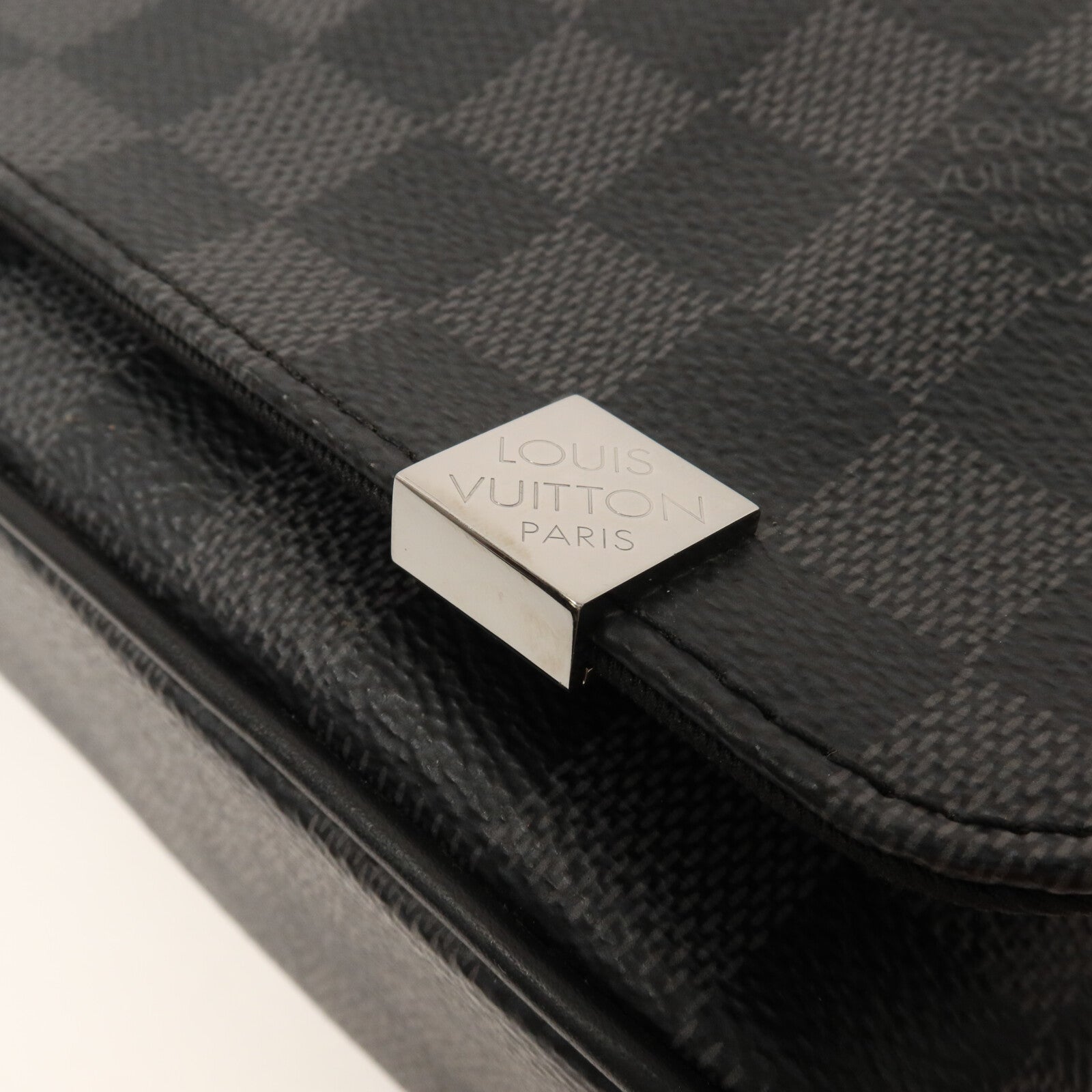 LOUIS VUITTON Damier Graphite Distrist PM肩背袋