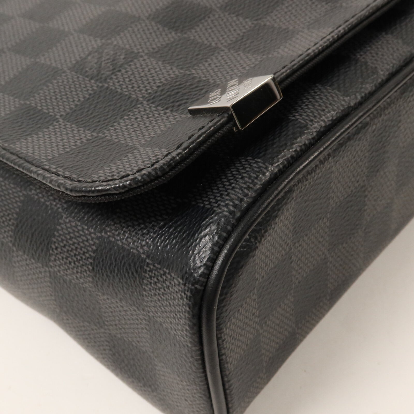LOUIS VUITTON Damier Graphite Distrist PM肩背袋