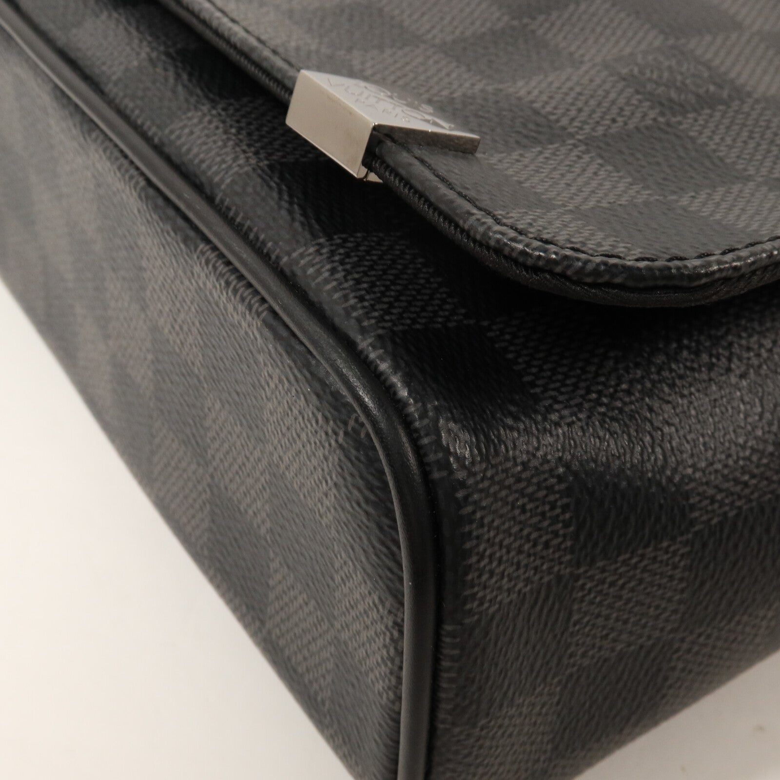 LOUIS VUITTON Damier Graphite Distrist PM肩背袋