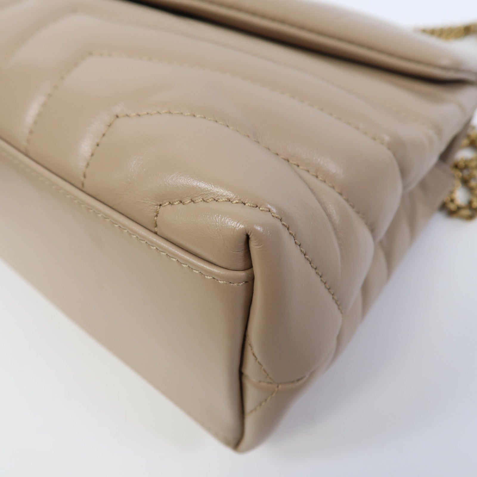 SAINT LAURENT 牛皮皮革Lou Lou金扣鏈帶肩背袋米色