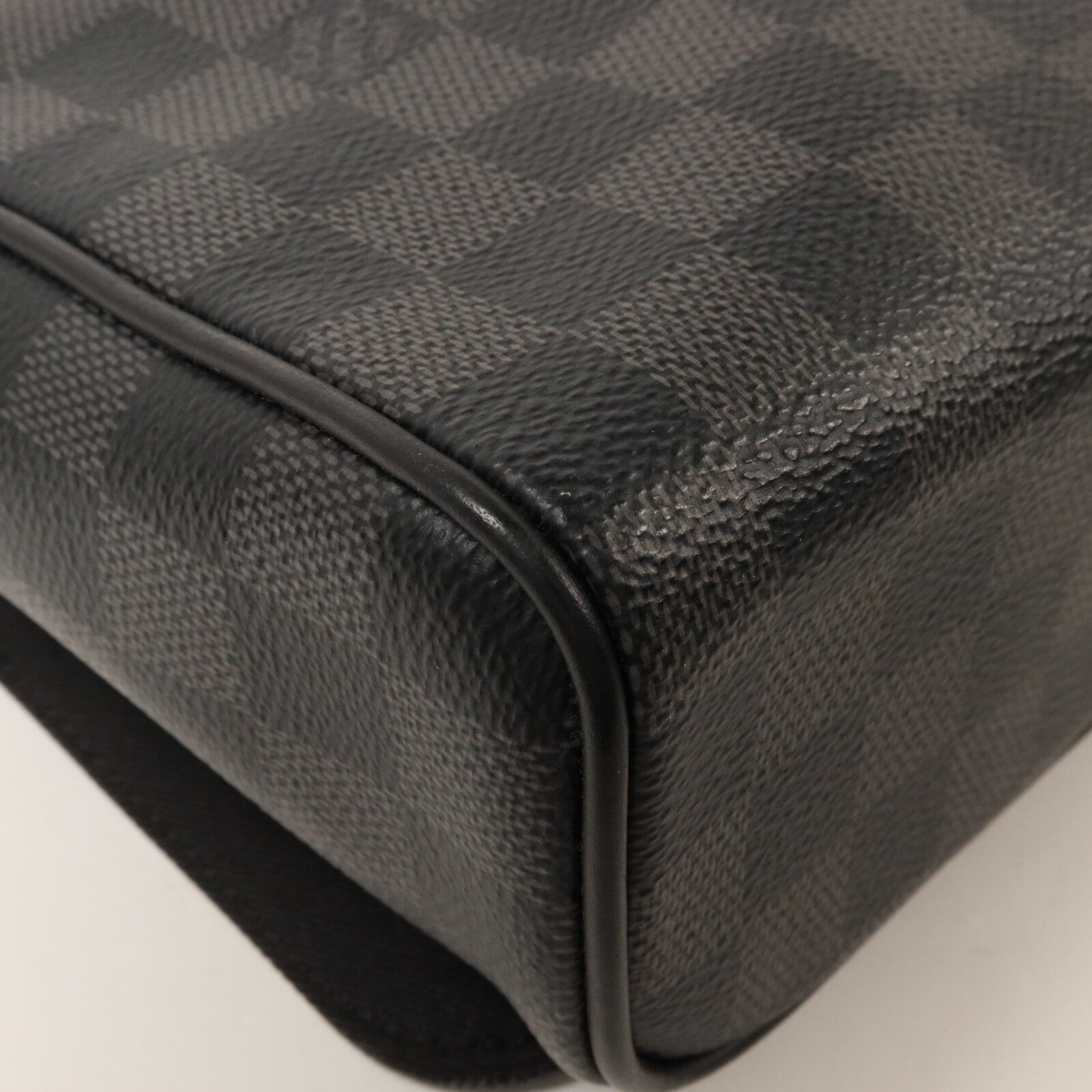 LOUIS VUITTON Damier Graphite Distrist PM肩背袋
