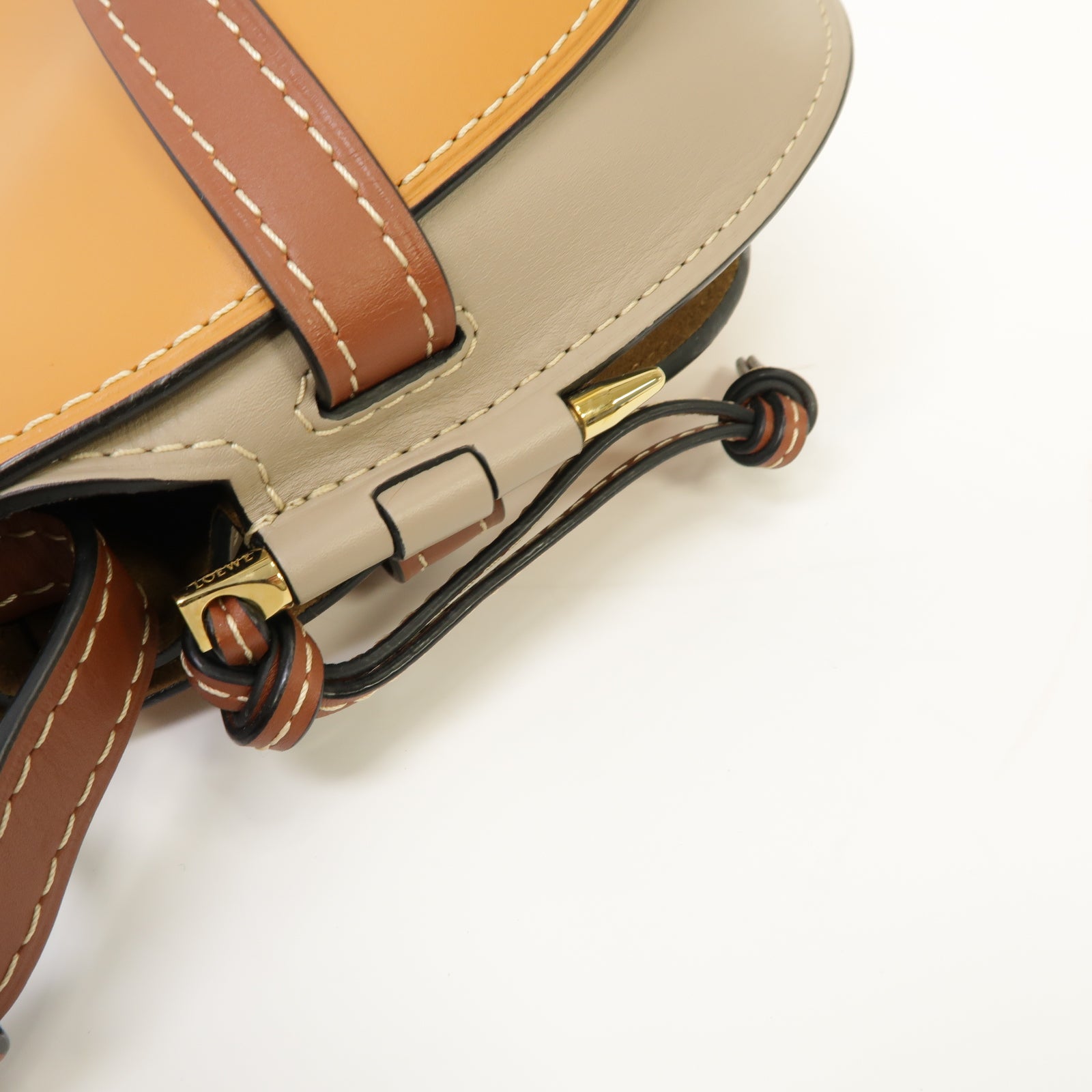 LOEWE 牛皮皮革Gate Small金扣肩背袋棕色/灰色