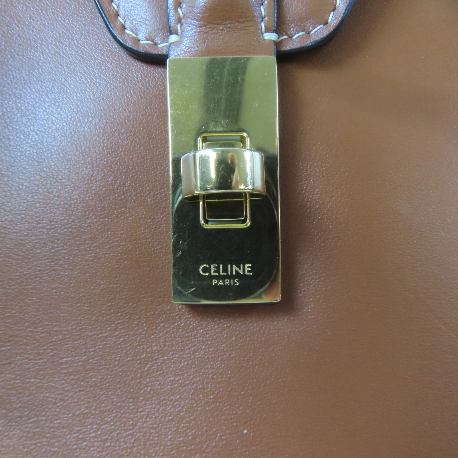 CELINE 牛皮皮革Soft 16 Small金扣肩背袋啡色
