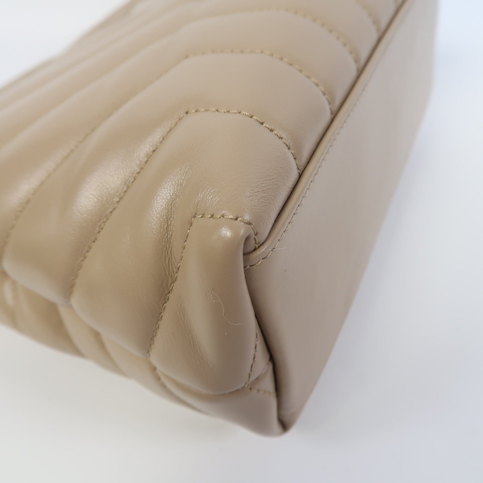 SAINT LAURENT 牛皮皮革Lou Lou金扣鏈帶肩背袋米色
