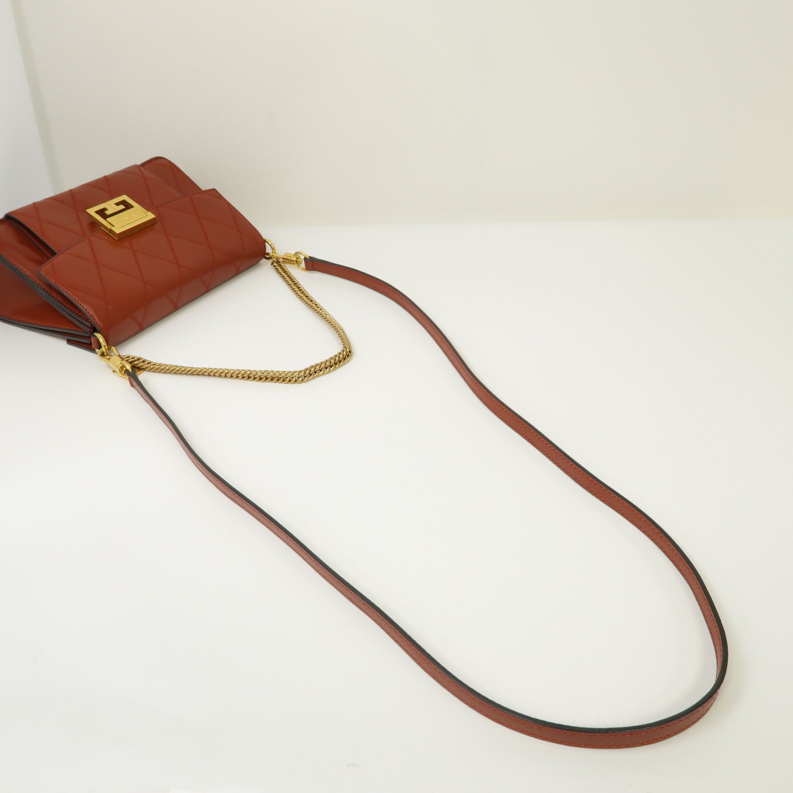 GIVENCHY 牛皮皮革Shoulder Bag金扣手挽肩背兩用袋紅色