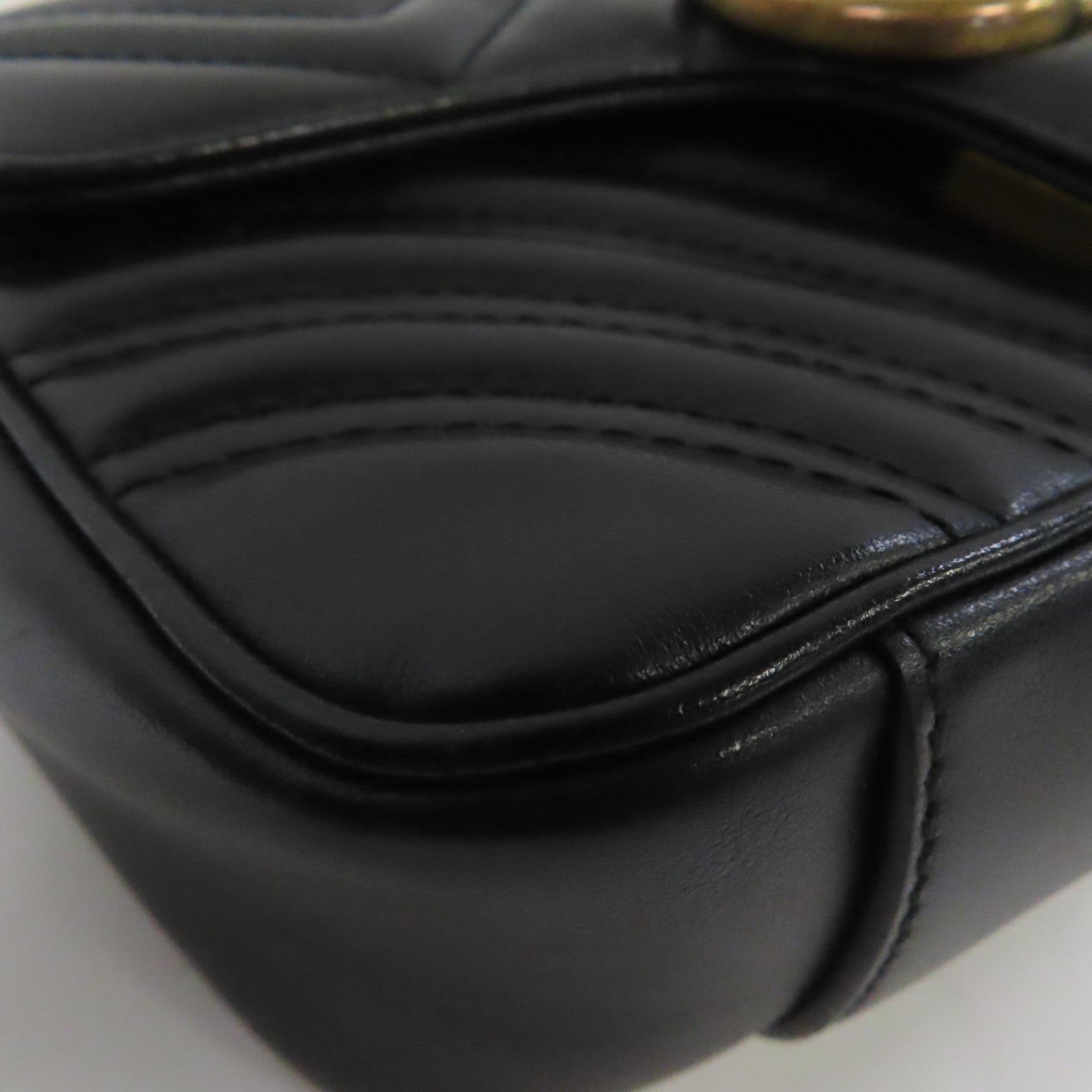 GUCCI 牛皮皮革GG Marmont金扣鏈帶肩背袋黑色