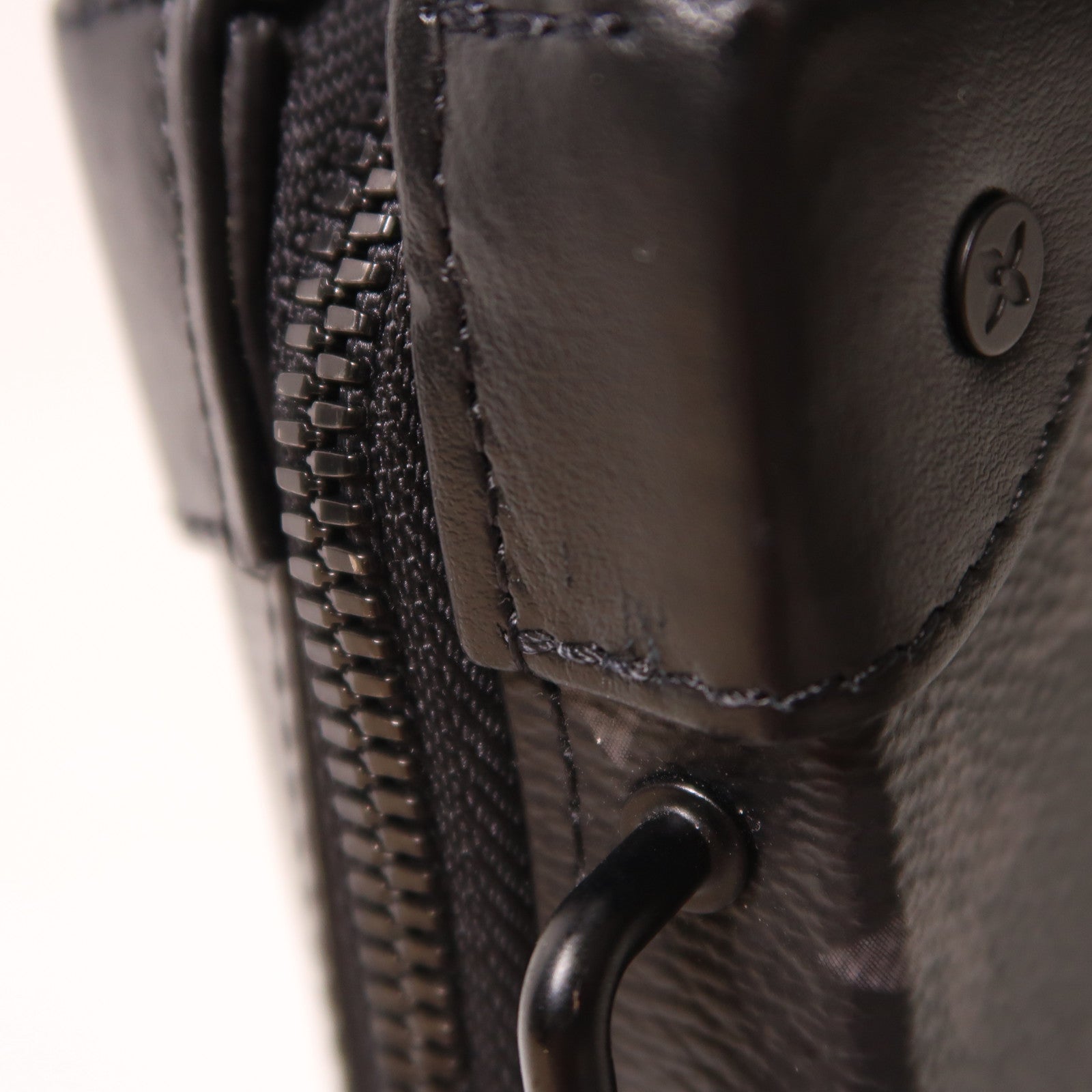 LOUIS VUITTON Monogram Eclipse Soft Trunk Wallet肩背袋