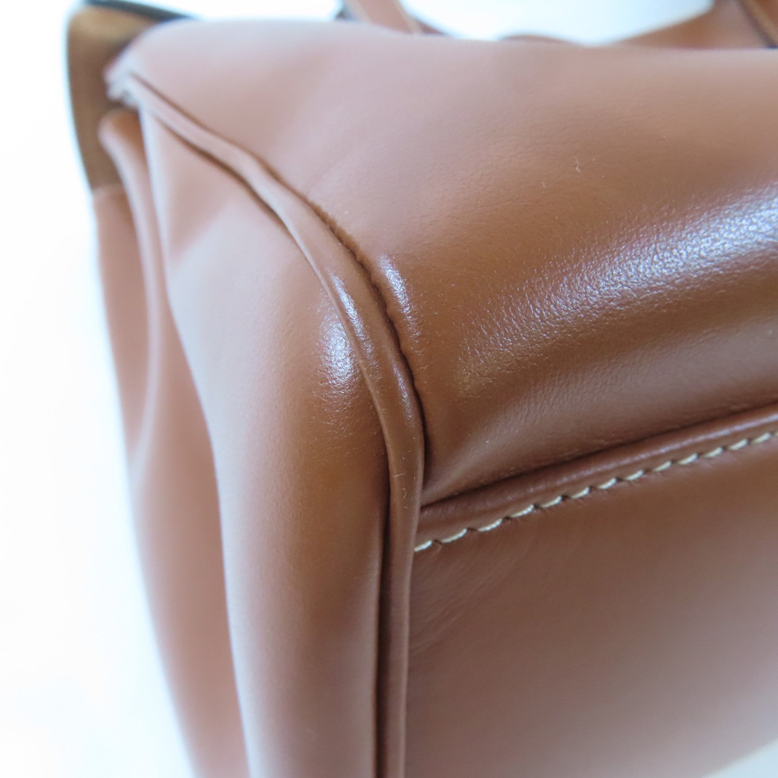 CELINE 牛皮皮革Soft 16 Small金扣肩背袋啡色