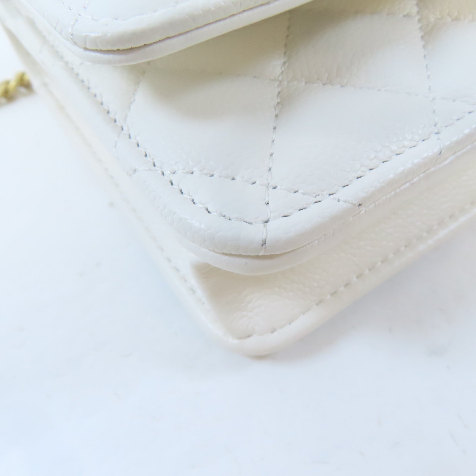 CHANEL 【激減優惠】菱格牛皮皮革WOC Wallet On Chain金扣鏈帶肩背袋白色