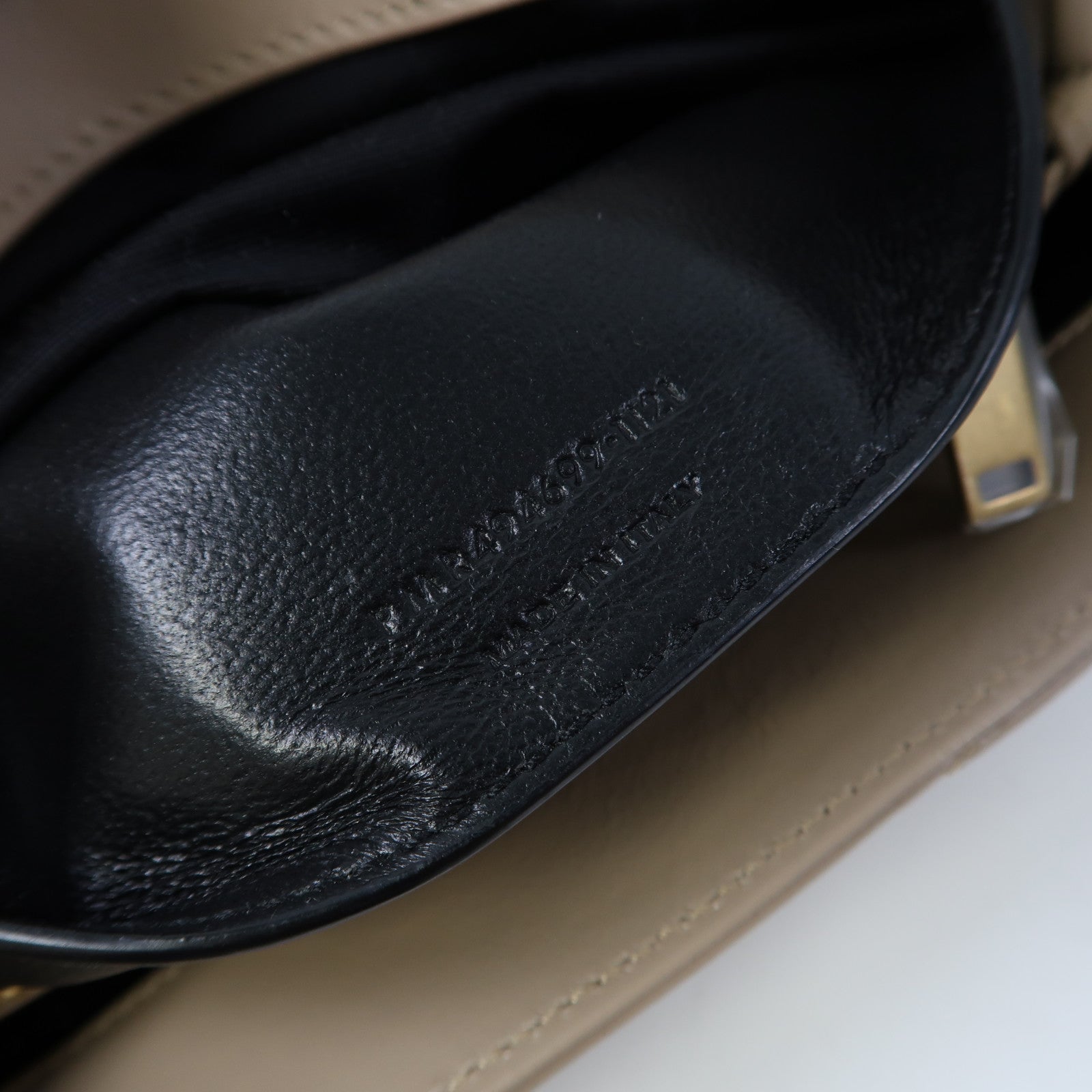 SAINT LAURENT 牛皮皮革Lou Lou金扣鏈帶肩背袋米色