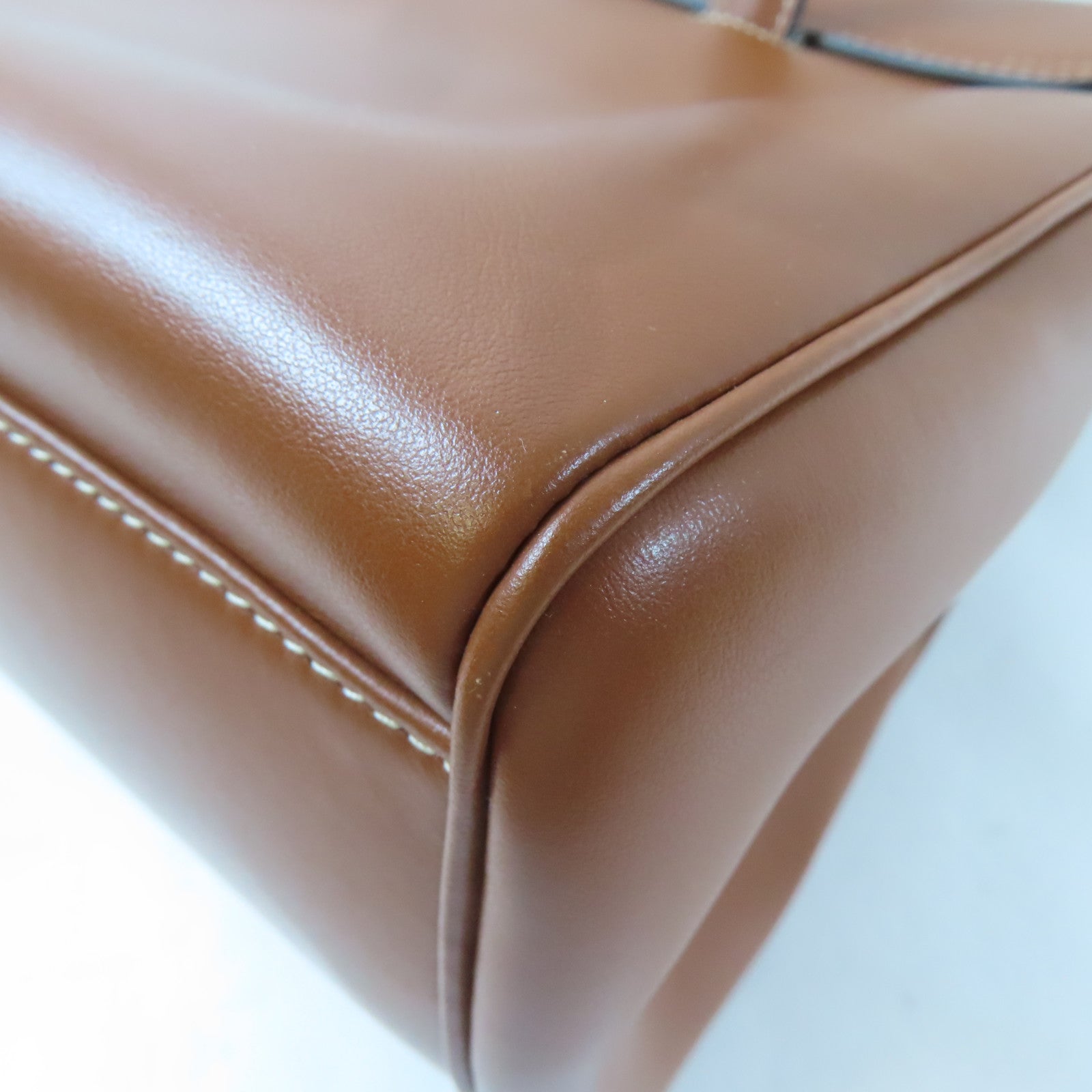 CELINE 牛皮皮革Soft 16 Small金扣肩背袋啡色