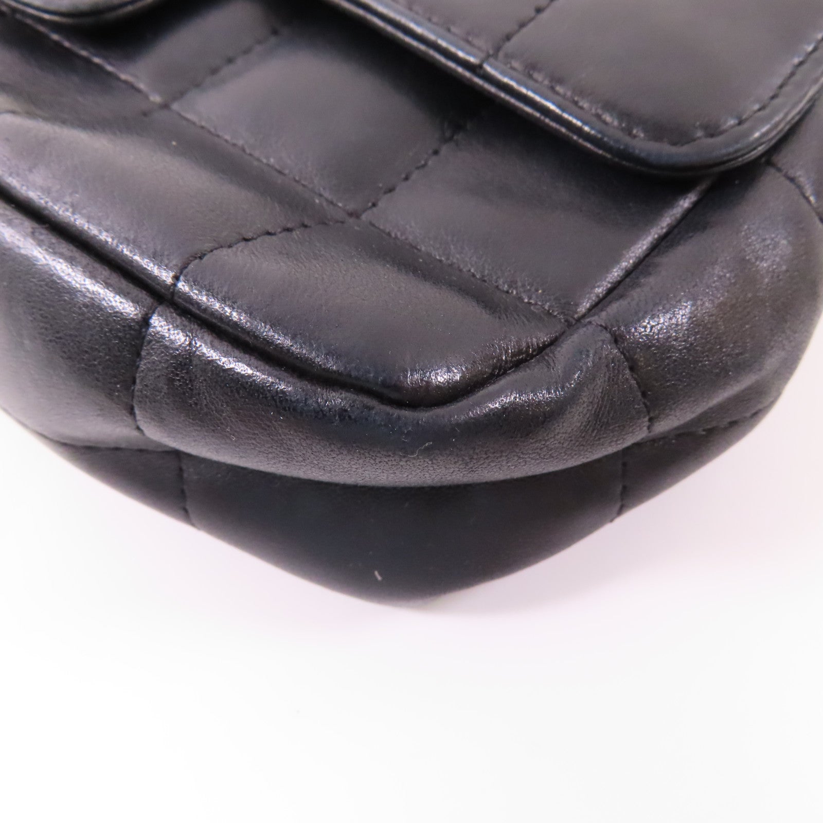 CHANEL 牛皮皮革Chain Shoulder金扣鏈帶肩背袋