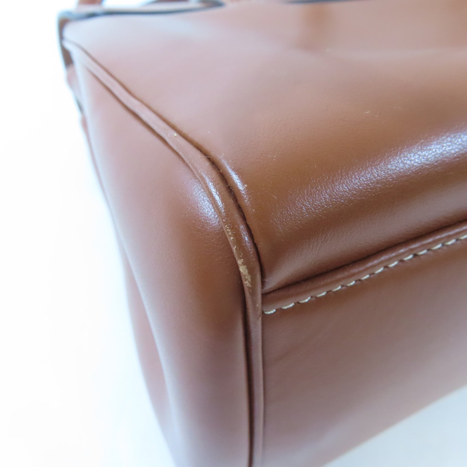 CELINE 牛皮皮革Soft 16 Small金扣肩背袋啡色