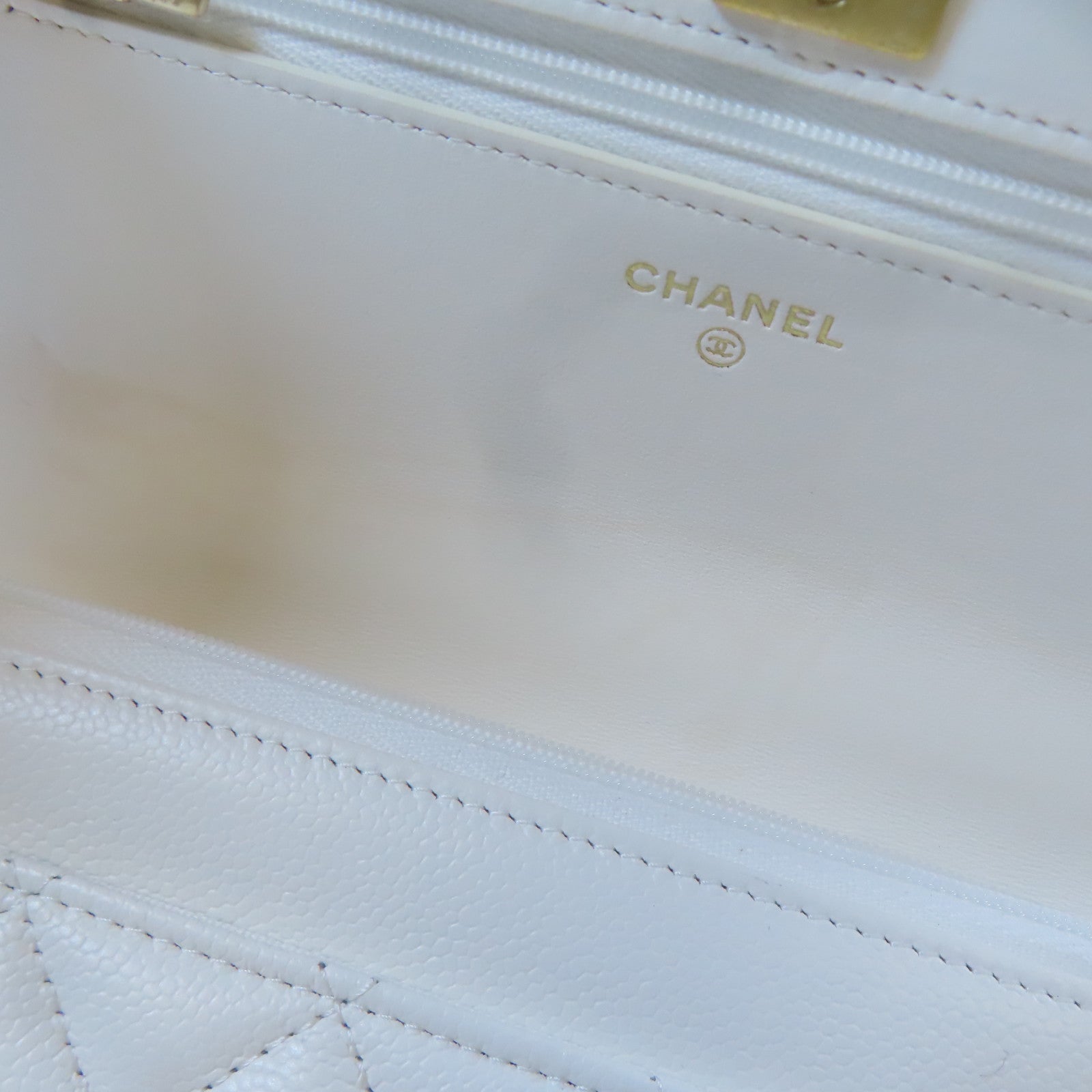CHANEL 【激減優惠】菱格牛皮皮革WOC Wallet On Chain金扣鏈帶肩背袋白色