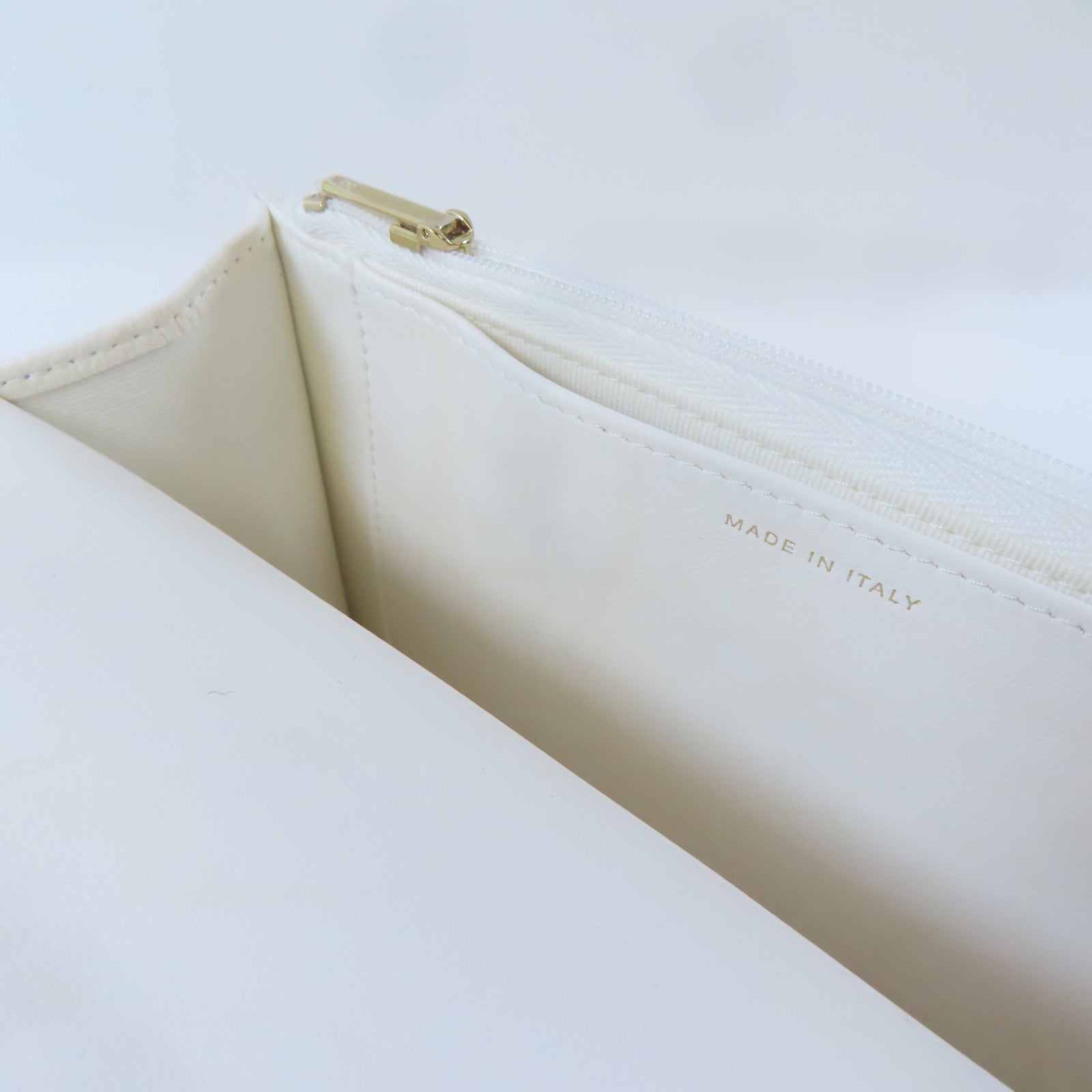 CHANEL 【激減優惠】菱格牛皮皮革WOC Wallet On Chain金扣鏈帶肩背袋白色