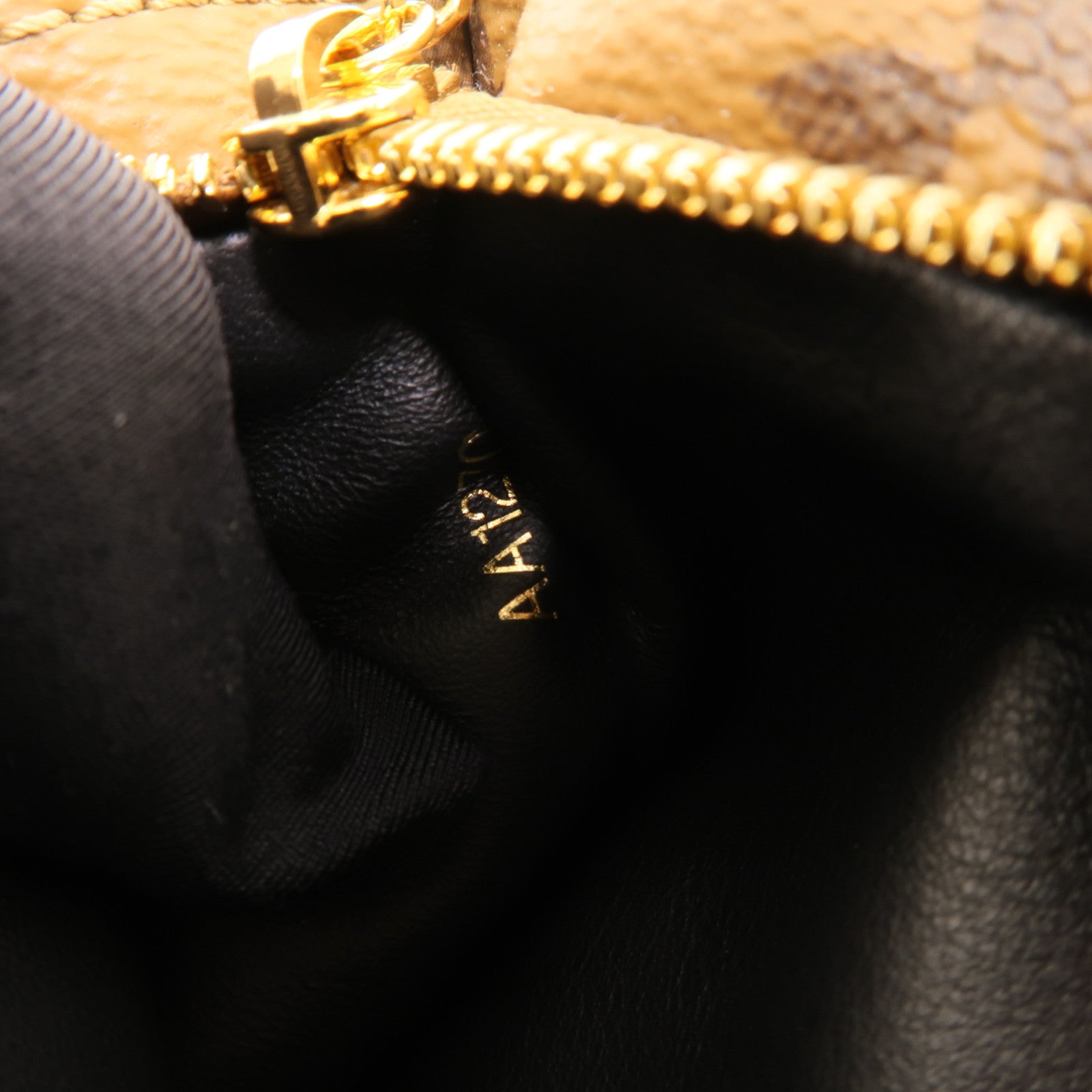 LOUIS VUITTON Mono-Reverse Pochette LV3肩背袋