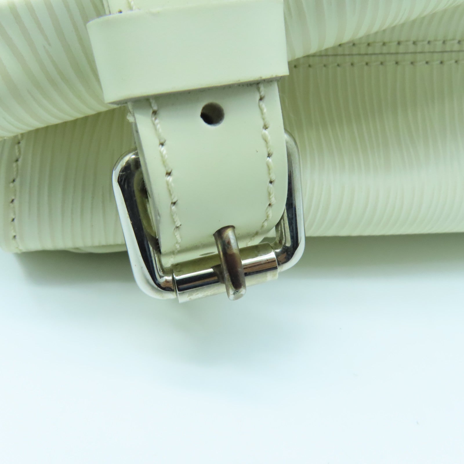 LOUIS VUITTON Epi Passy GM silver buckle handle bag white