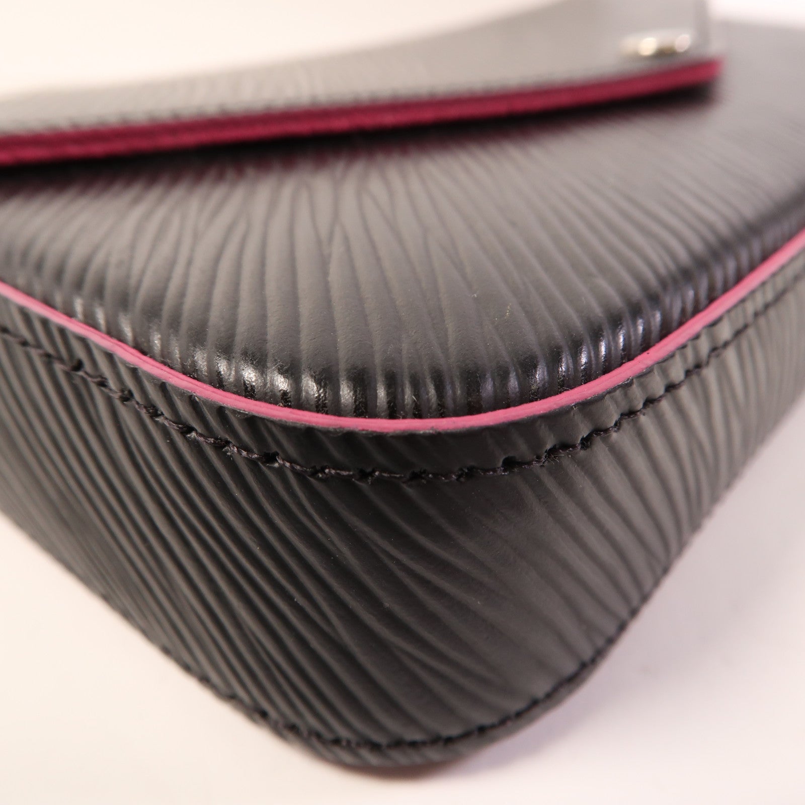 LOUIS VUITTON Epi Pochette Felissie銀扣鏈帶肩背袋