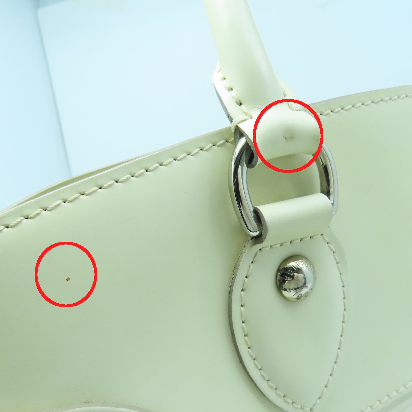 LOUIS VUITTON Epi Passy GM silver buckle handle bag white