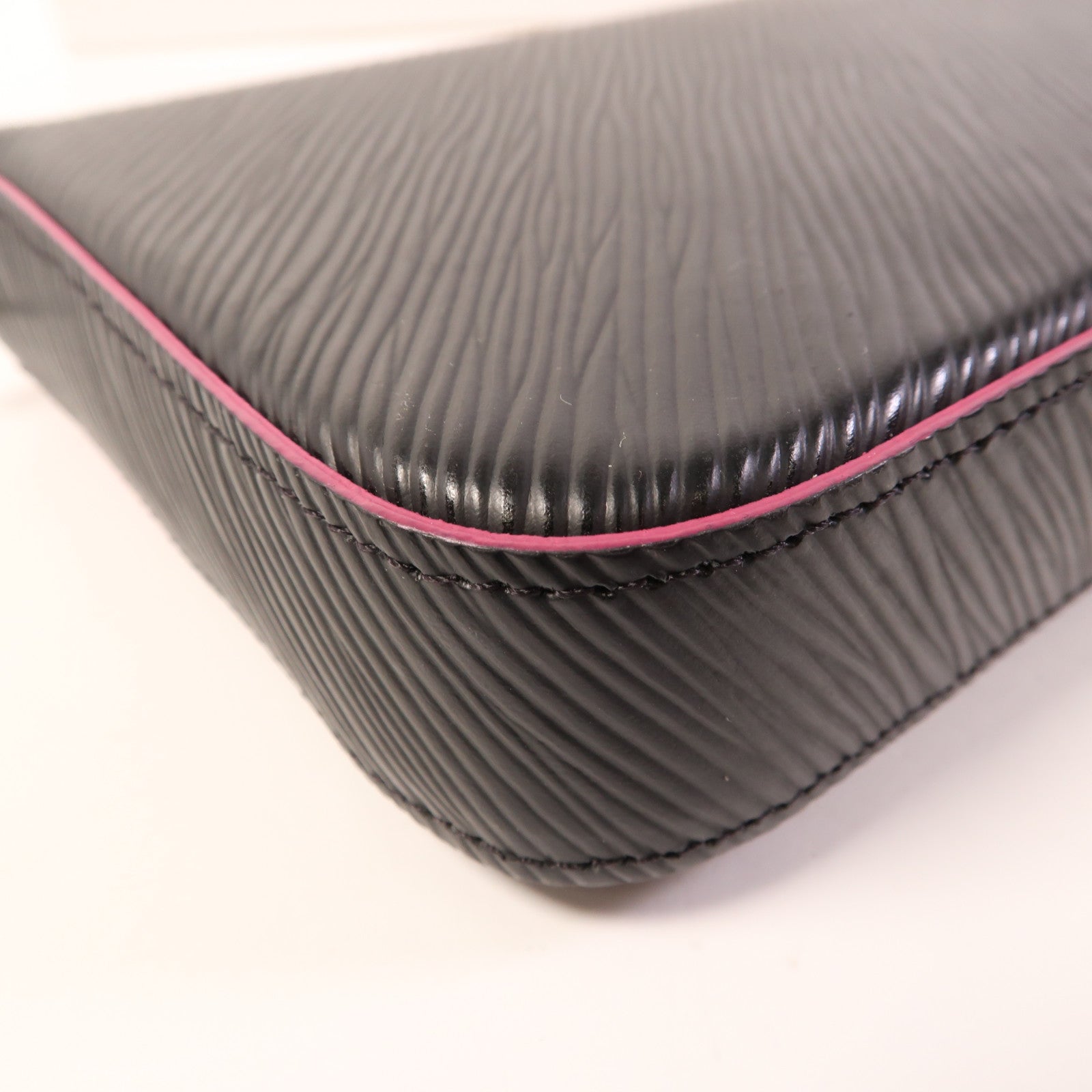 LOUIS VUITTON Epi Pochette Felissie銀扣鏈帶肩背袋