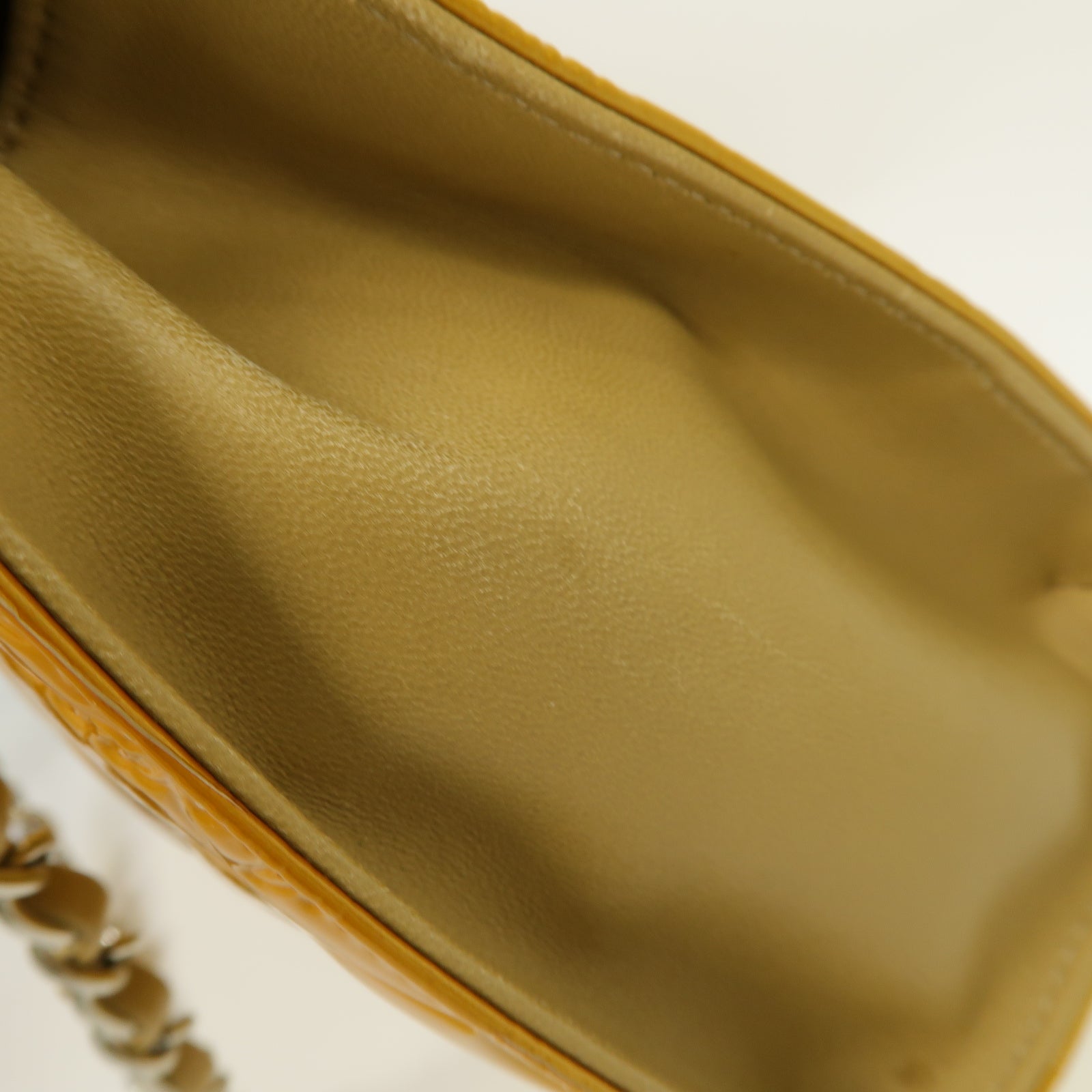 CHANEL 漆皮皮革Chain Shoulder Bag銀扣鏈帶肩背袋金色/米色