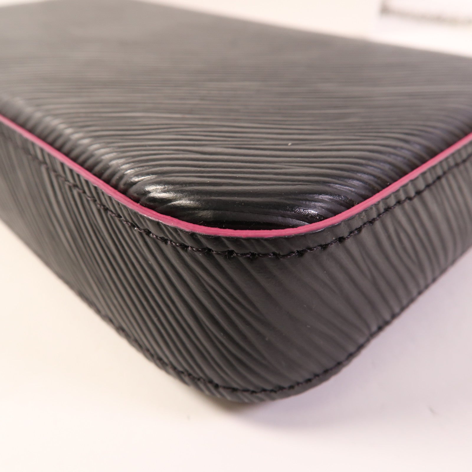 LOUIS VUITTON Epi Pochette Felissie銀扣鏈帶肩背袋